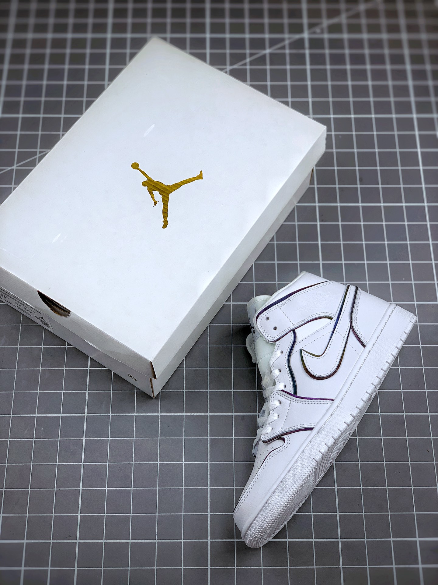 250 核心主推   Air Jordan 1 Mid 白黑3M镭射 天猫外贸客户订单