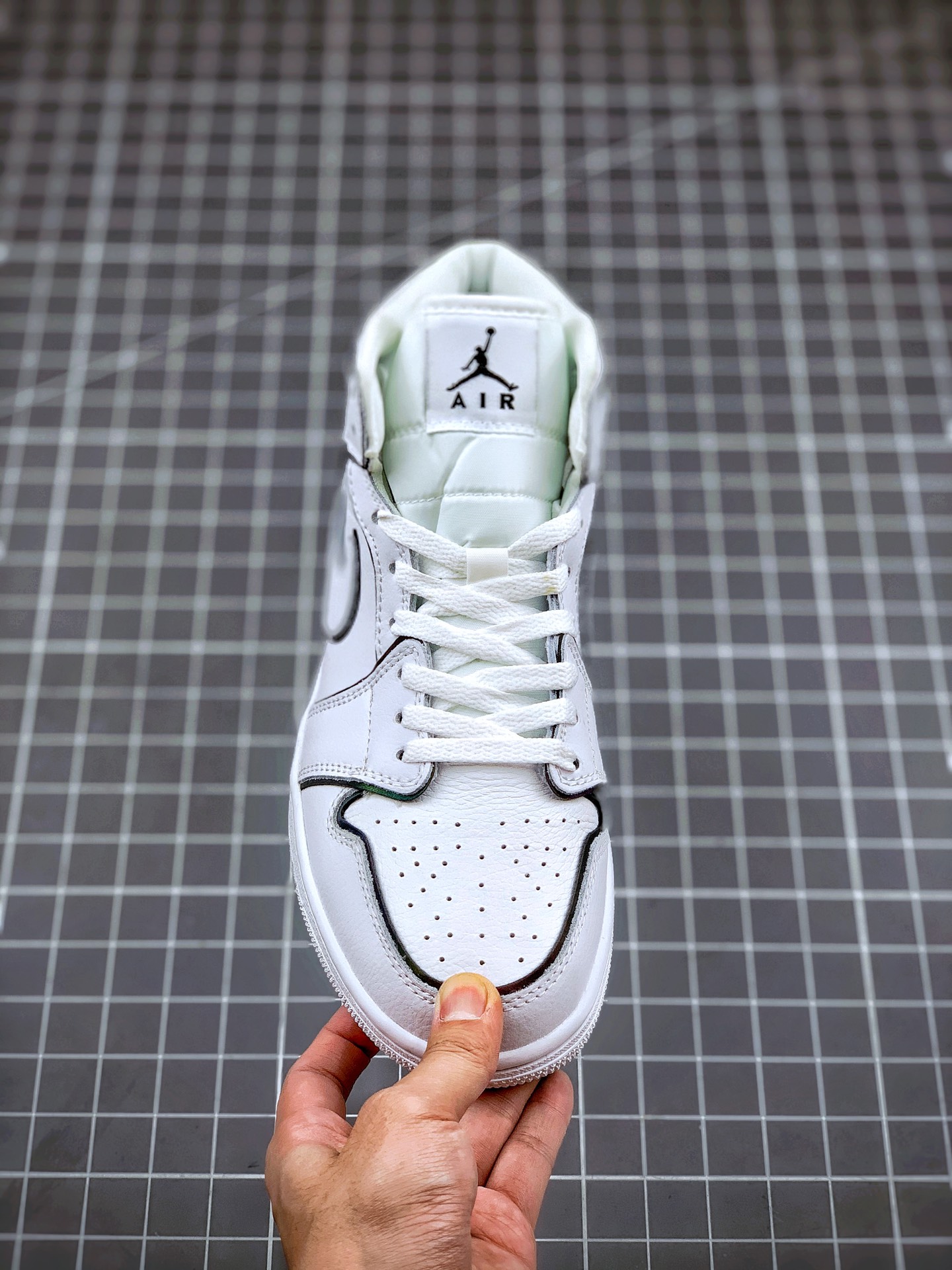 250 核心主推   Air Jordan 1 Mid 白黑3M镭射 天猫外贸客户订单