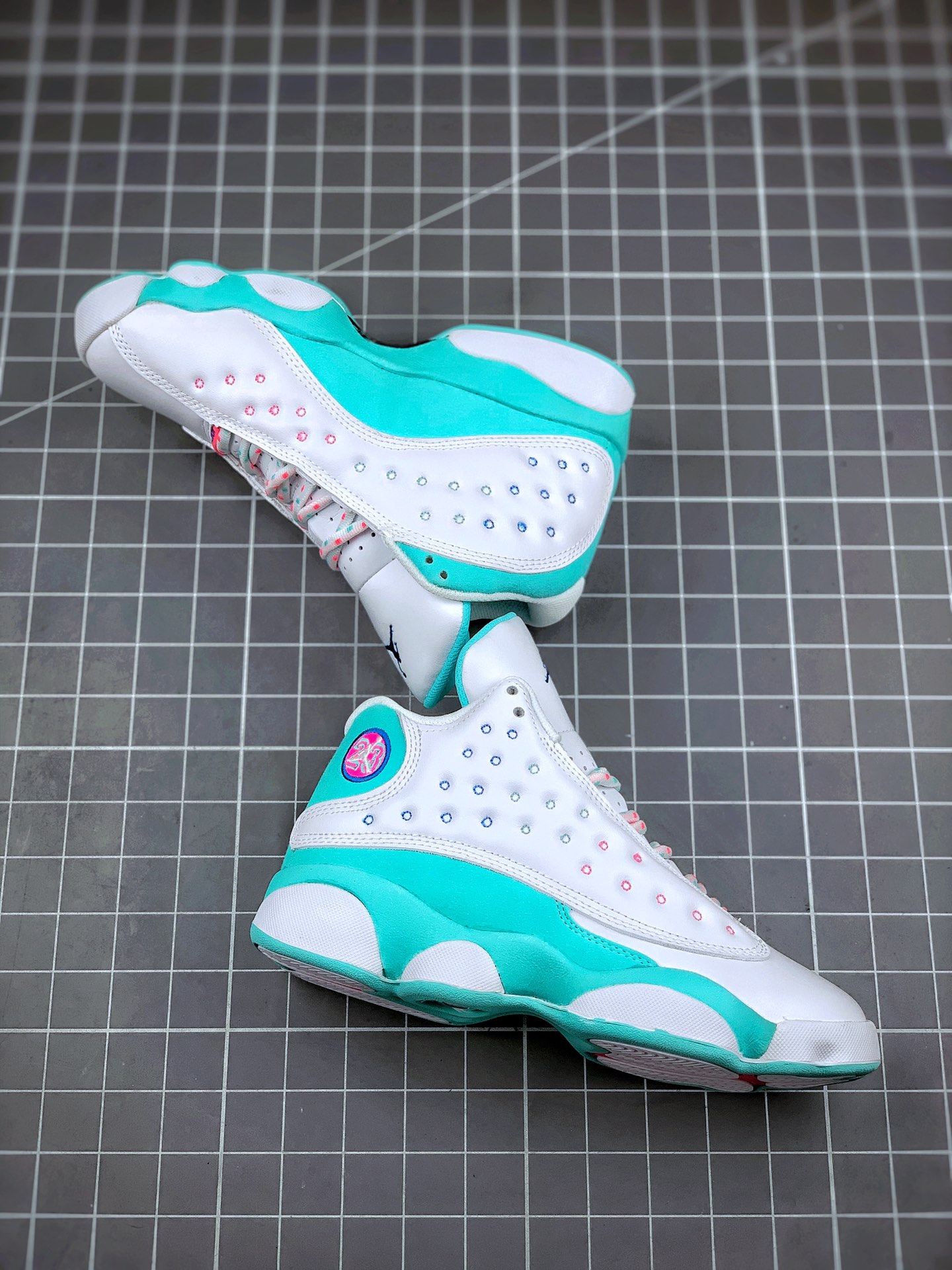 300 Air Jordan 13 ”Aurora Green” （GS）  13彩蛋出货 绝对的女神专属439358-100
