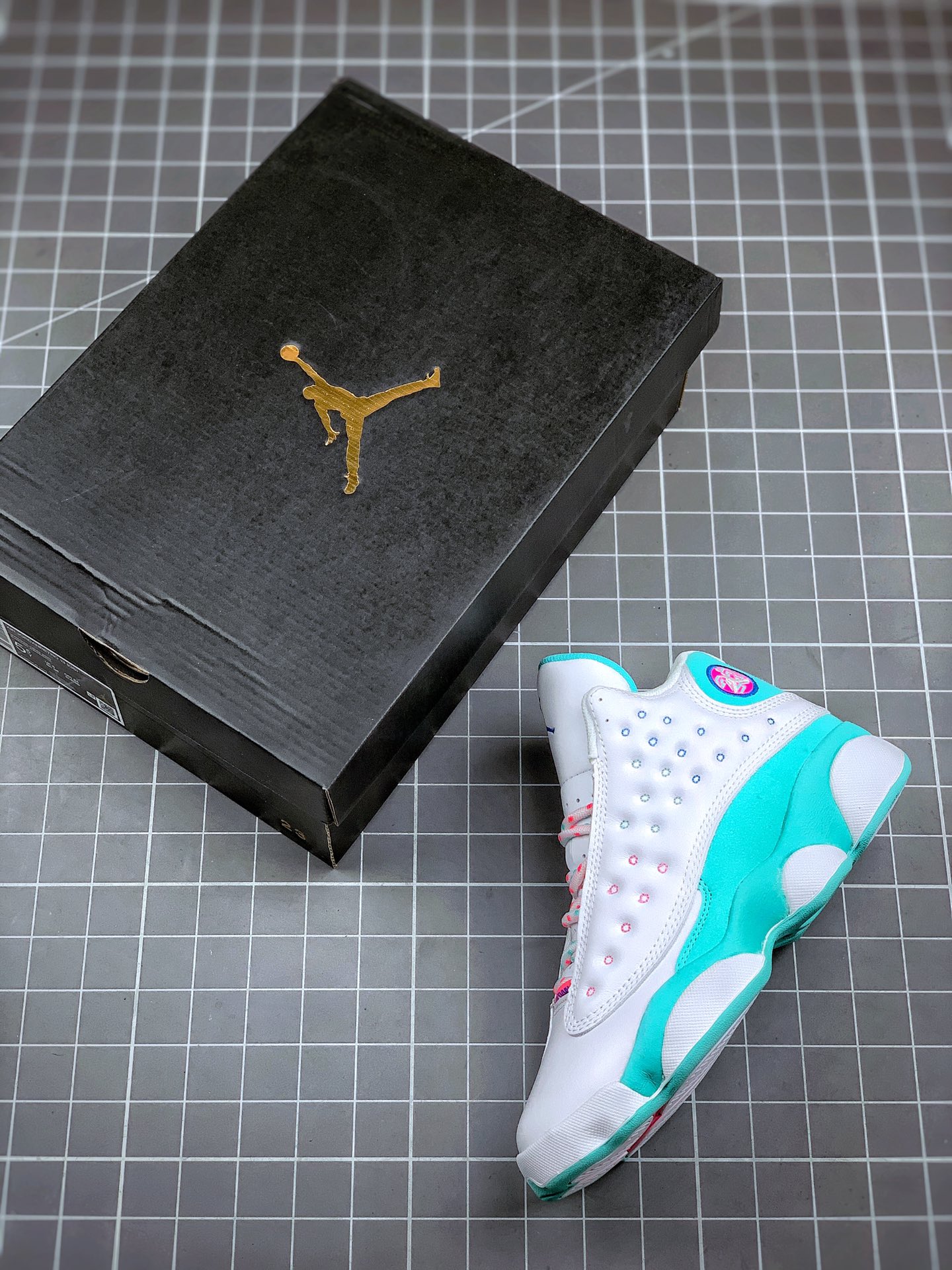 300 Air Jordan 13 ”Aurora Green” （GS）  13彩蛋出货 绝对的女神专属439358-100