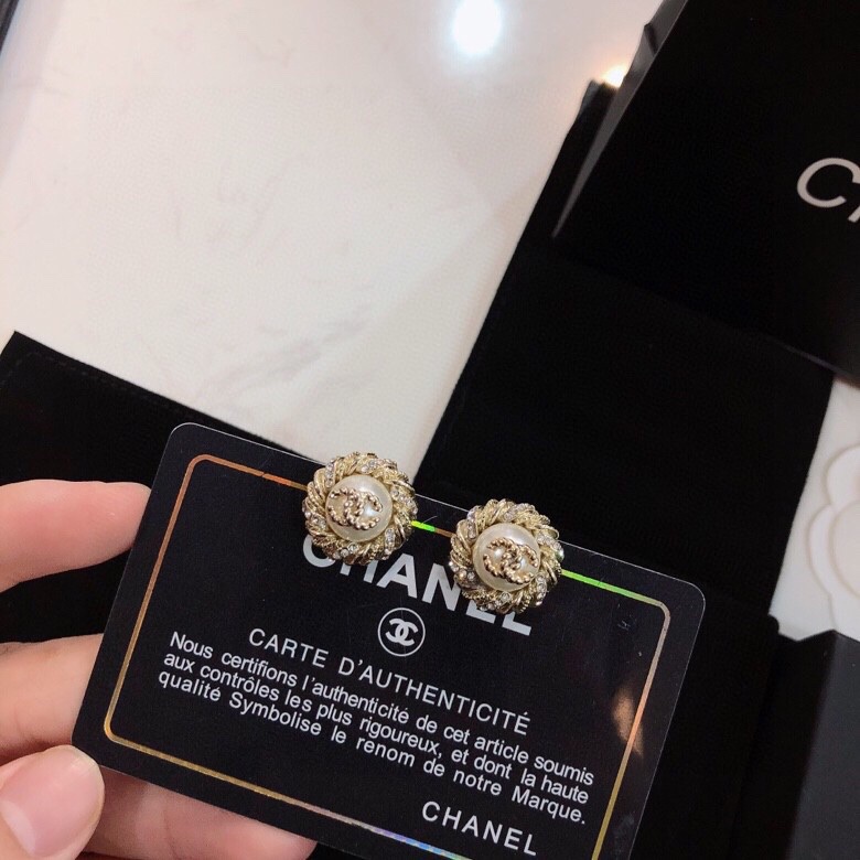 Chanel 香奈儿小香耳钉❤时髦配饰，款式好还不够，细节完胜才算真厉害！个性又精致