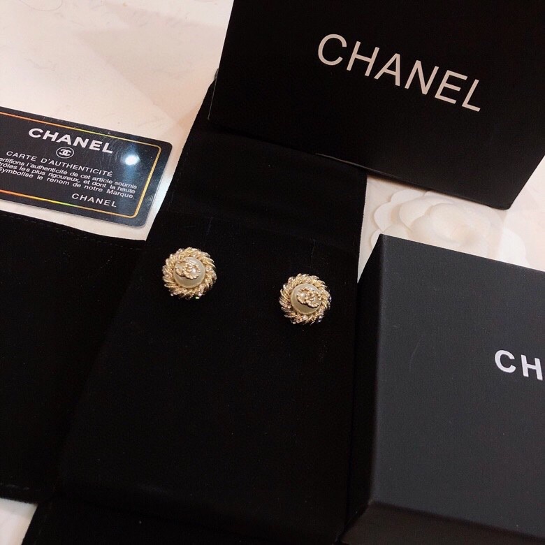 Chanel 香奈儿小香耳钉❤时髦配饰，款式好还不够，细节完胜才算真厉害！个性又精致