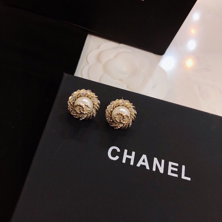 Chanel 香奈儿小香耳钉❤时髦配饰，款式好还不够，细节完胜才算真厉害！个性又精致