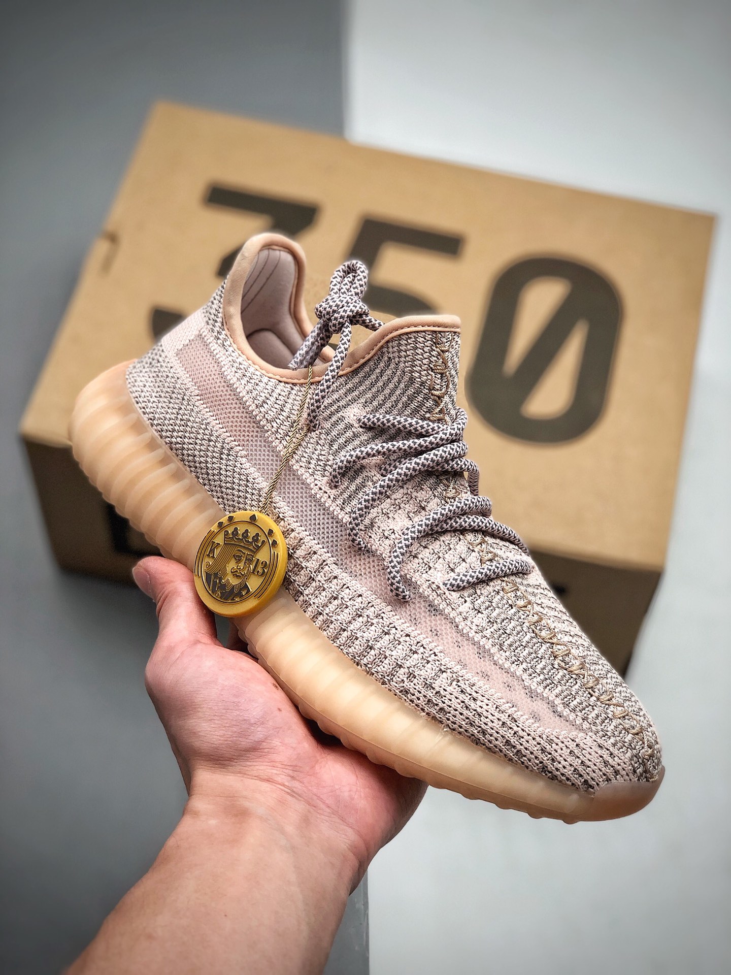 330  Yeezy 350V2  侃爷椰子350新配色  货号：FV5666