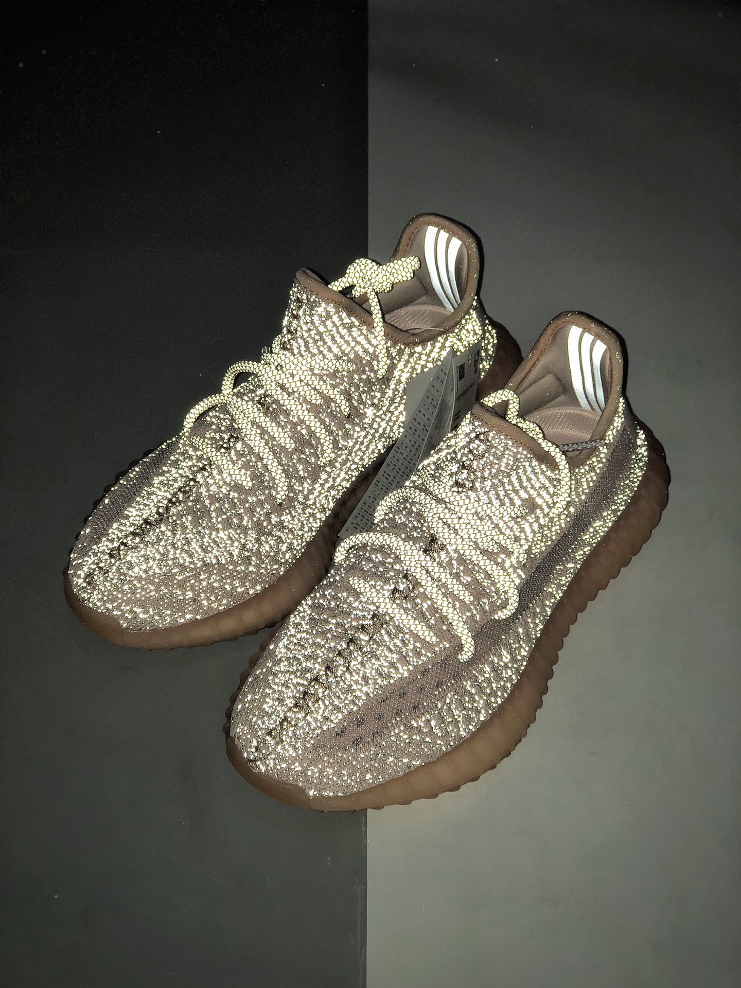 330  Yeezy 350V2  侃爷椰子350新配色  货号：FV5666