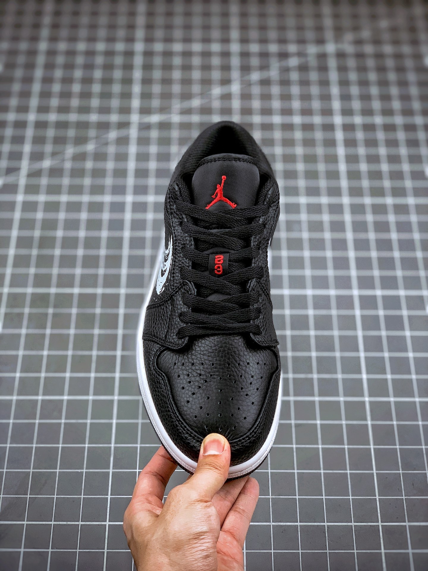200 Air Jordan 1 Low 黑红 手绘涂鸦 乔1 低帮休闲板鞋 同步官方配色 DA4659-001