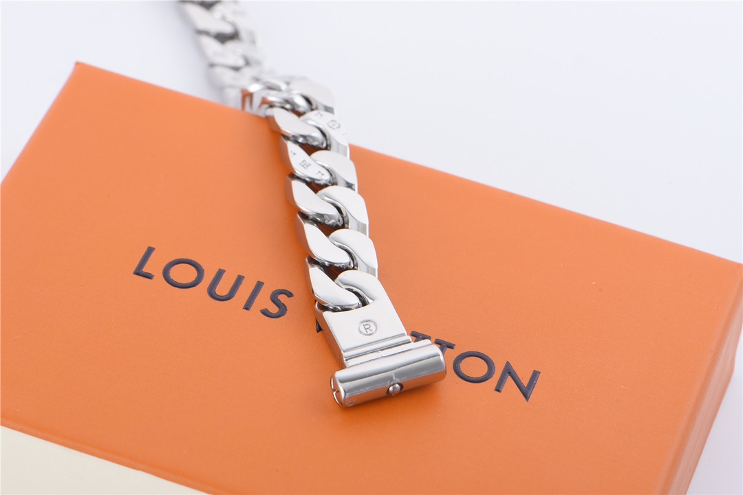 200 Louis Vutton 路易威登20ss Chain Links银色手链