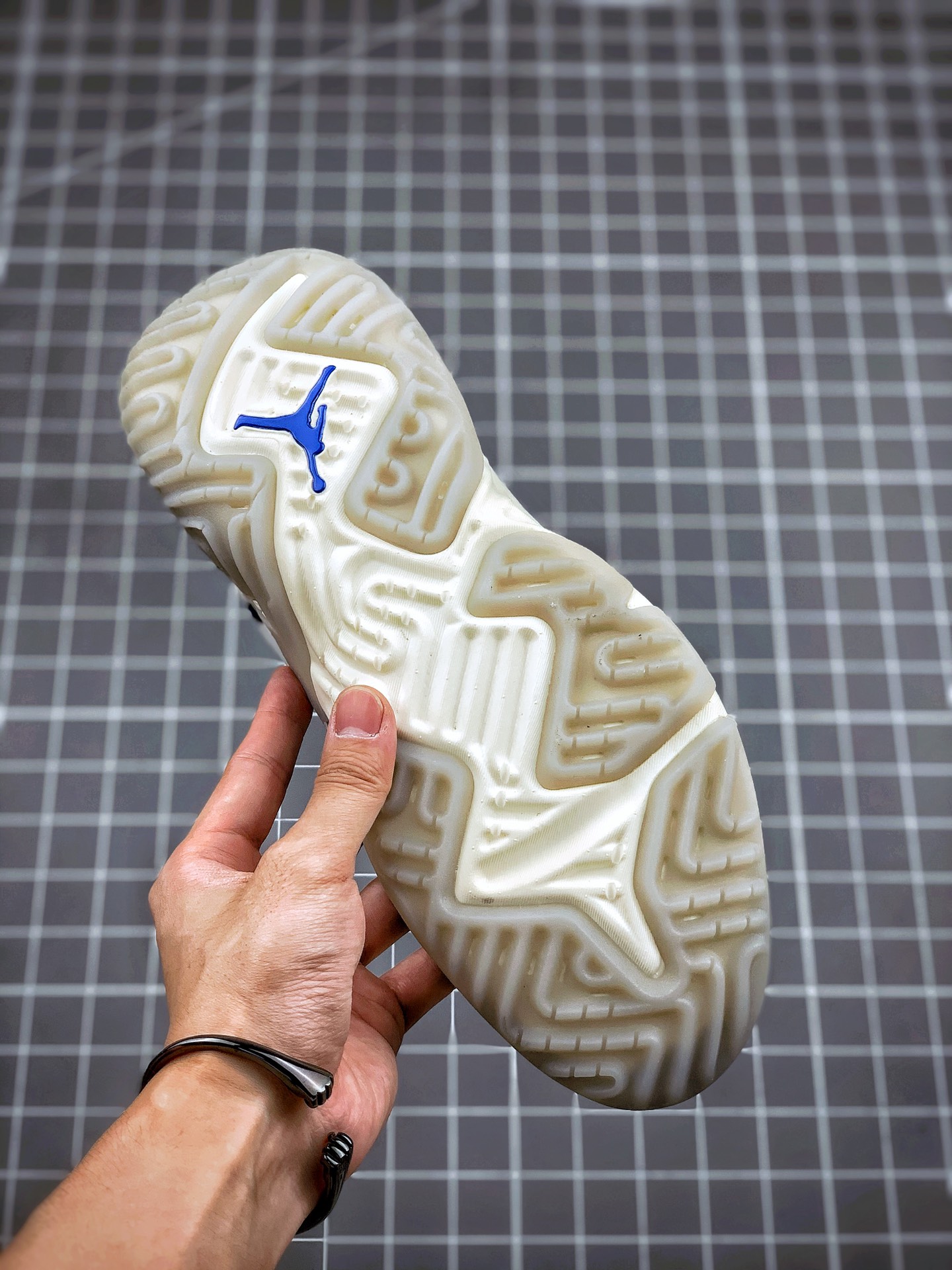 250 纯原系列 Jordan Delta SP 陈冠希亲着每款鞋面质感都独具特色 CZ4778-100