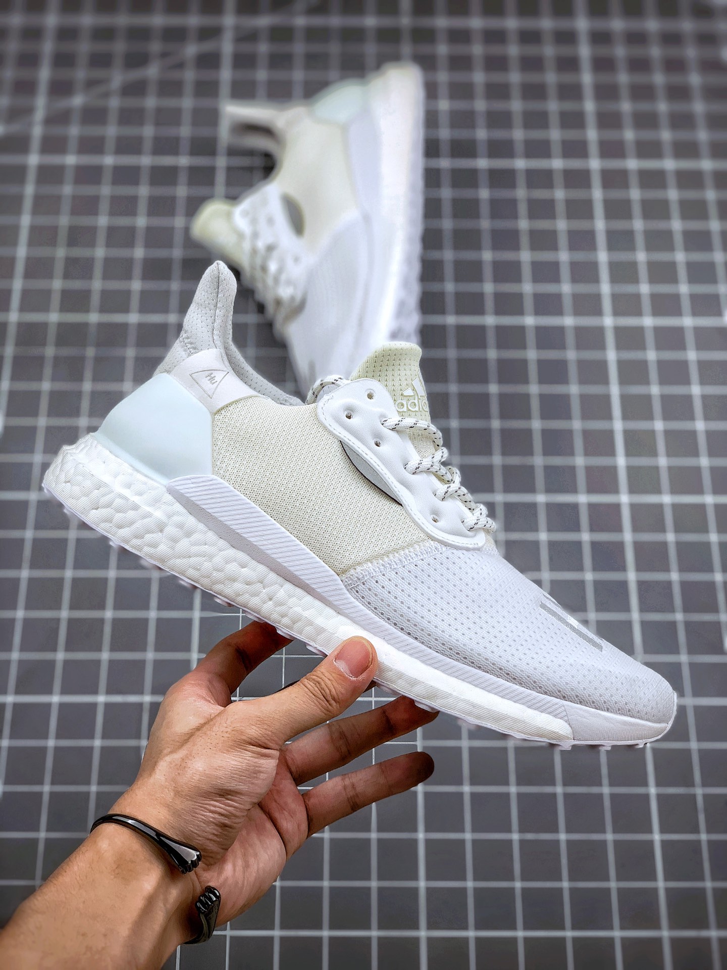 200  Pharrell x Solar Hu Glide 菲董大颗粒软爆休闲运动跑步鞋EF2378 EG7788
