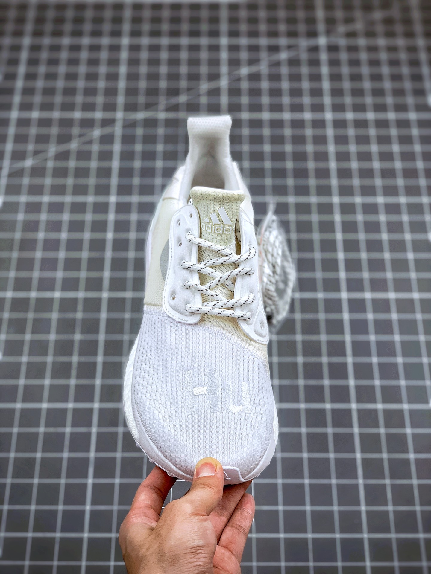 200  Pharrell x Solar Hu Glide 菲董大颗粒软爆休闲运动跑步鞋EF2378 EG7788