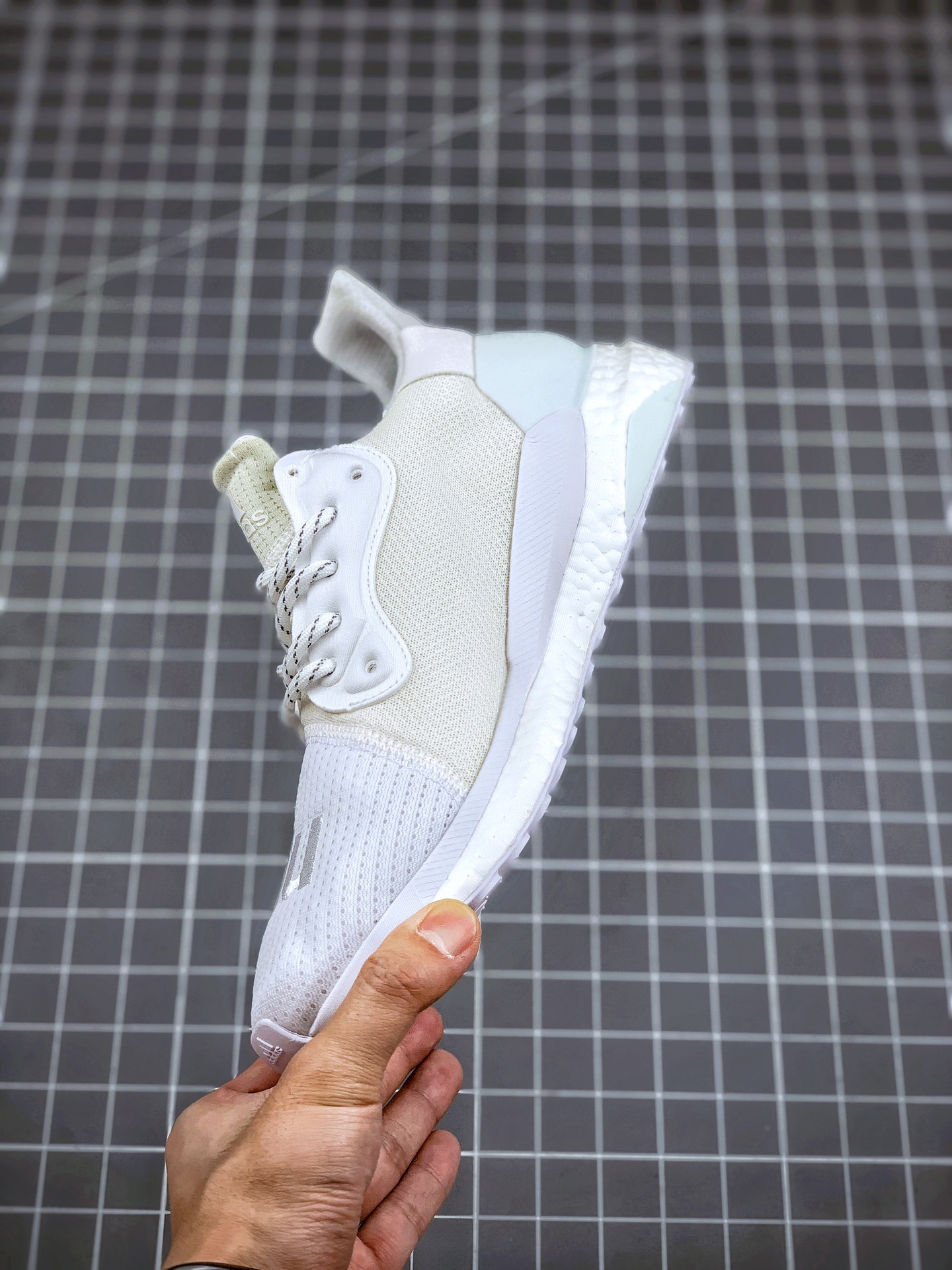 200  Pharrell x Solar Hu Glide 菲董大颗粒软爆休闲运动跑步鞋EF2378 EG7788