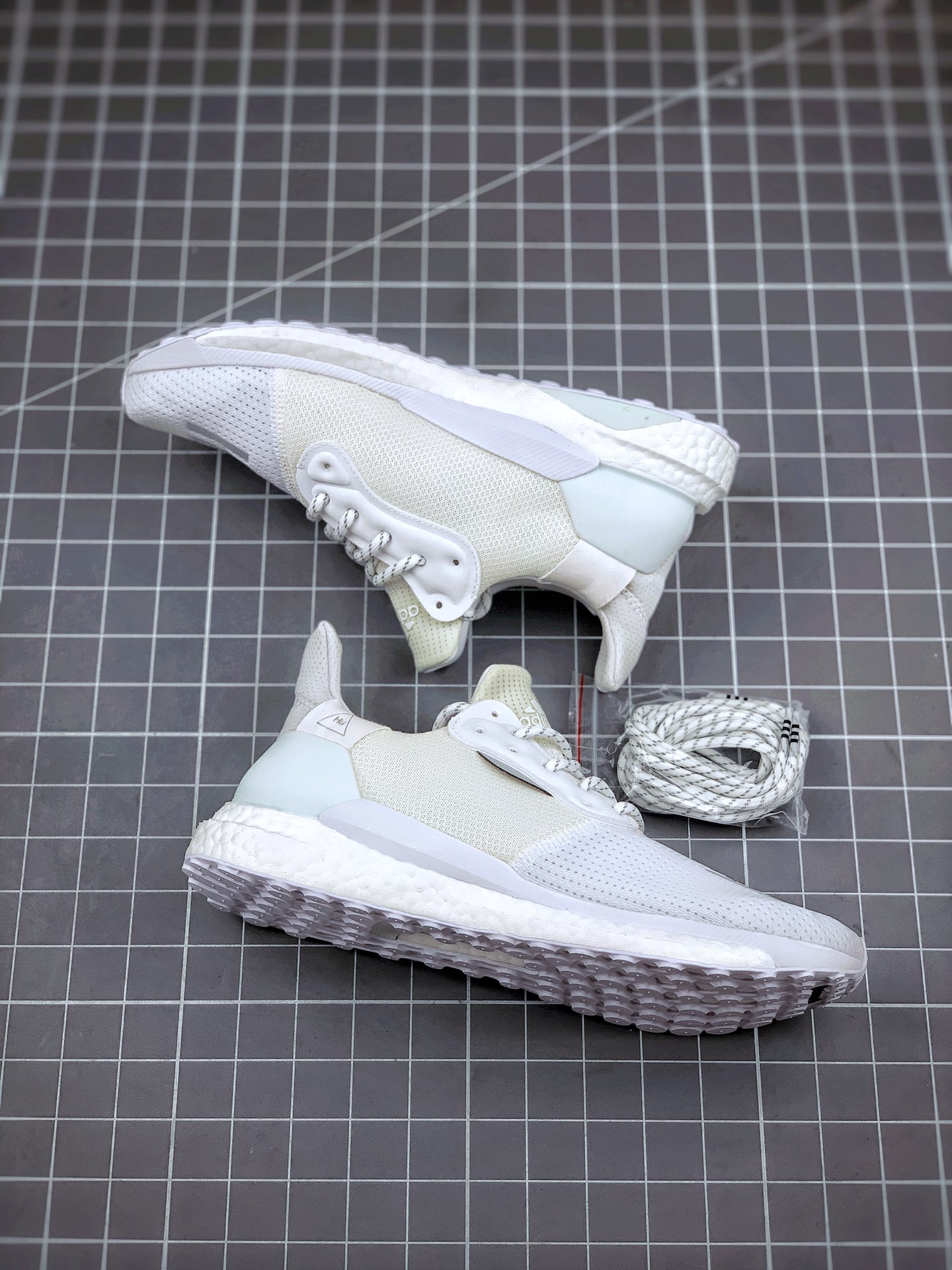 200  Pharrell x Solar Hu Glide 菲董大颗粒软爆休闲运动跑步鞋EF2378 EG7788