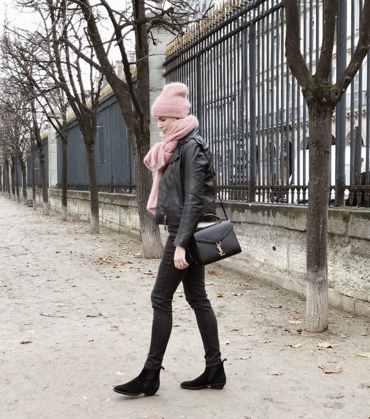 Saint Laurent Ysl CASSANDRA鱼子酱纹手拎包 578000黑色