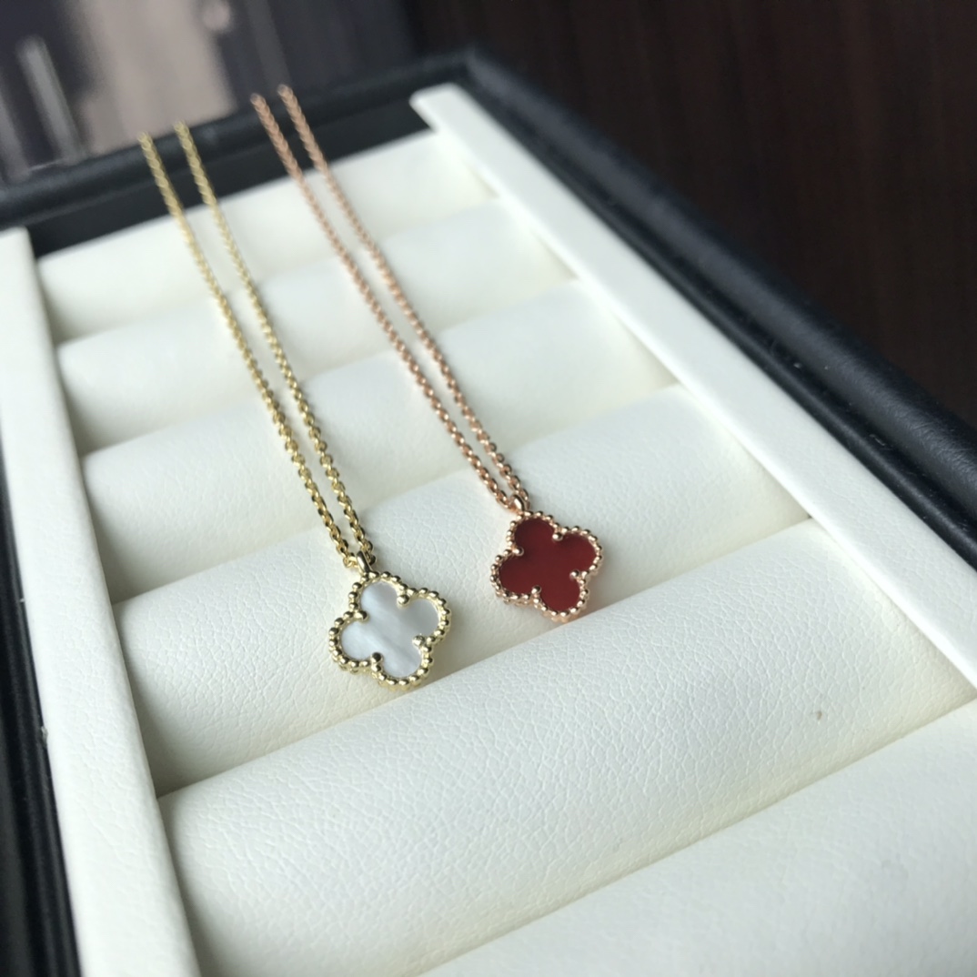 Cartier 樊家 银版小号单花项链 双线条logo 完美卡地亚链身细节对版 你们猜猜 这个做了多久 从去年做到现在