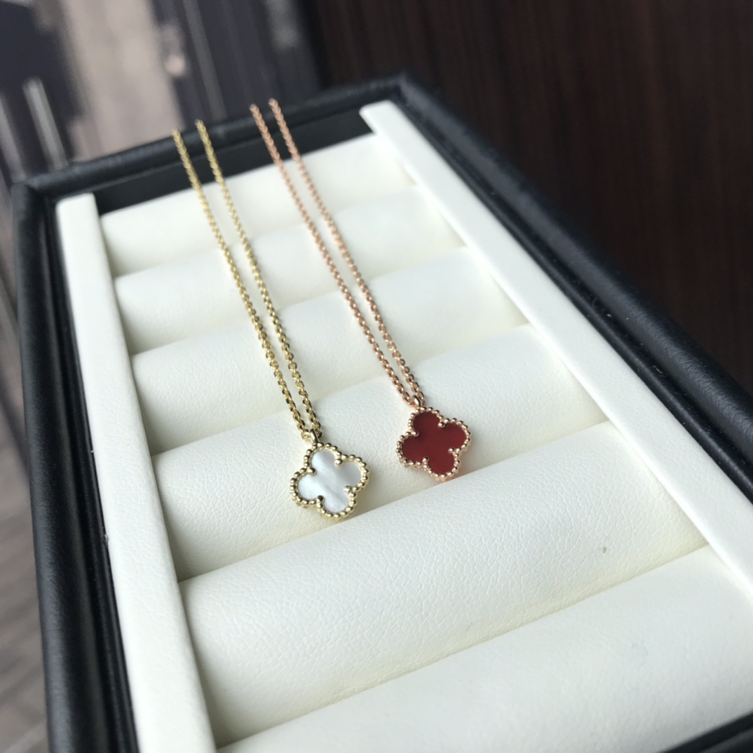 Cartier 樊家 银版小号单花项链 双线条logo 完美卡地亚链身细节对版 你们猜猜 这个做了多久 从去年做到现在