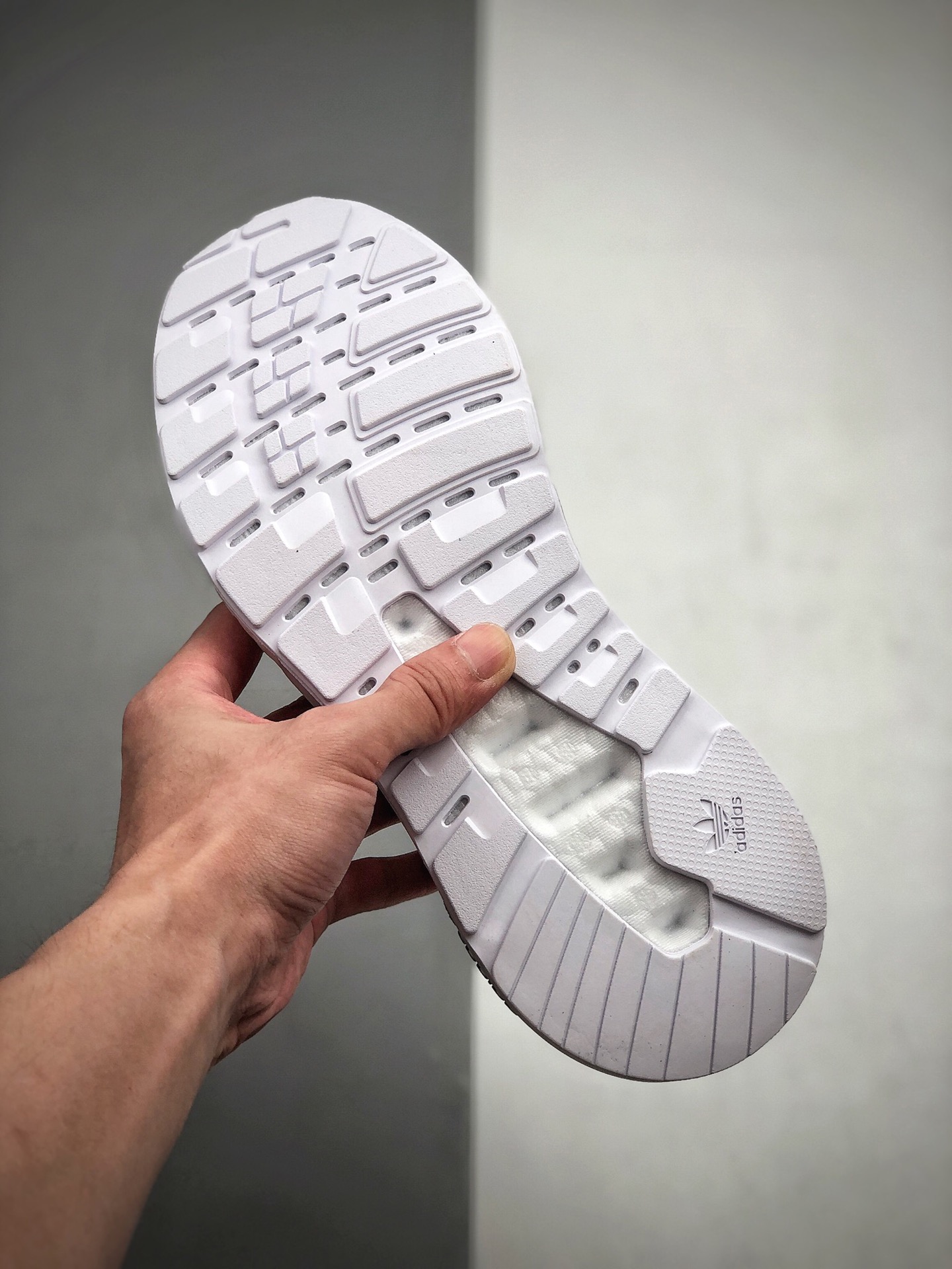 190  公司级阿迪达斯Adidas Originals ZX 2K Boost 这款街头经典板鞋FV8489