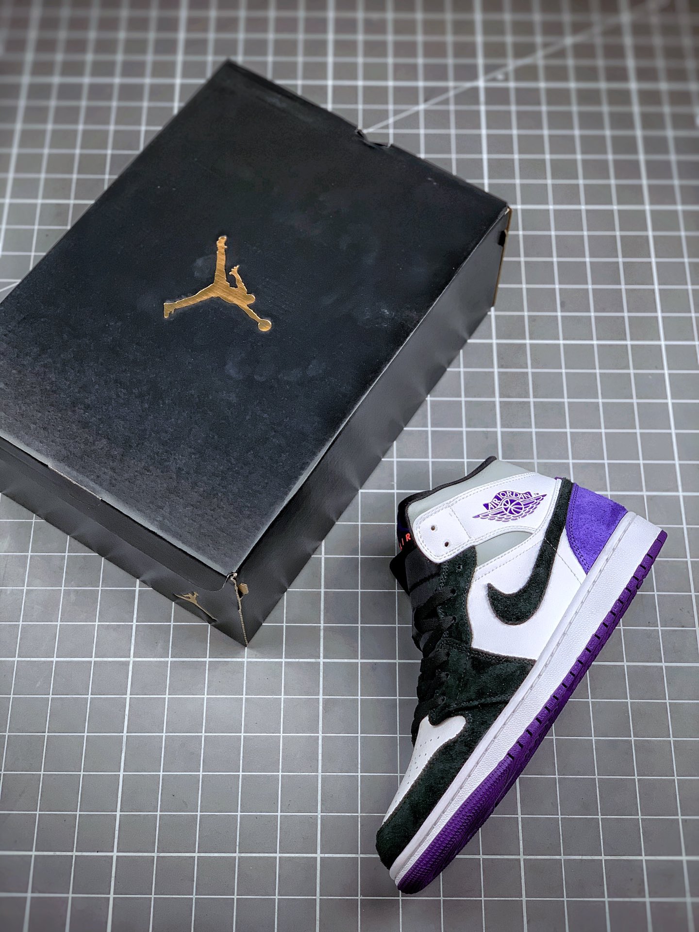 250  Air Jordan 1 Mid 灰熊猫   AJ1乔一中帮休闲板鞋 852542-105