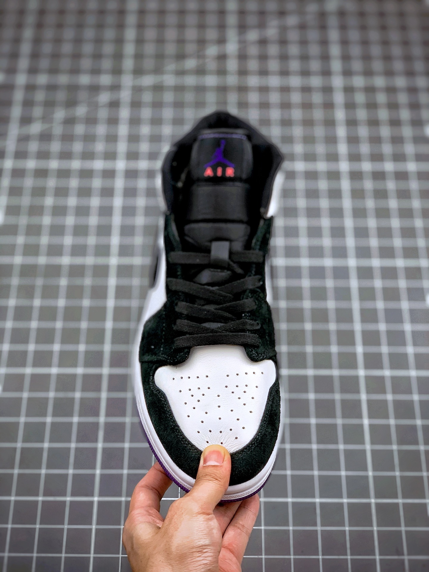 250  Air Jordan 1 Mid 灰熊猫   AJ1乔一中帮休闲板鞋 852542-105