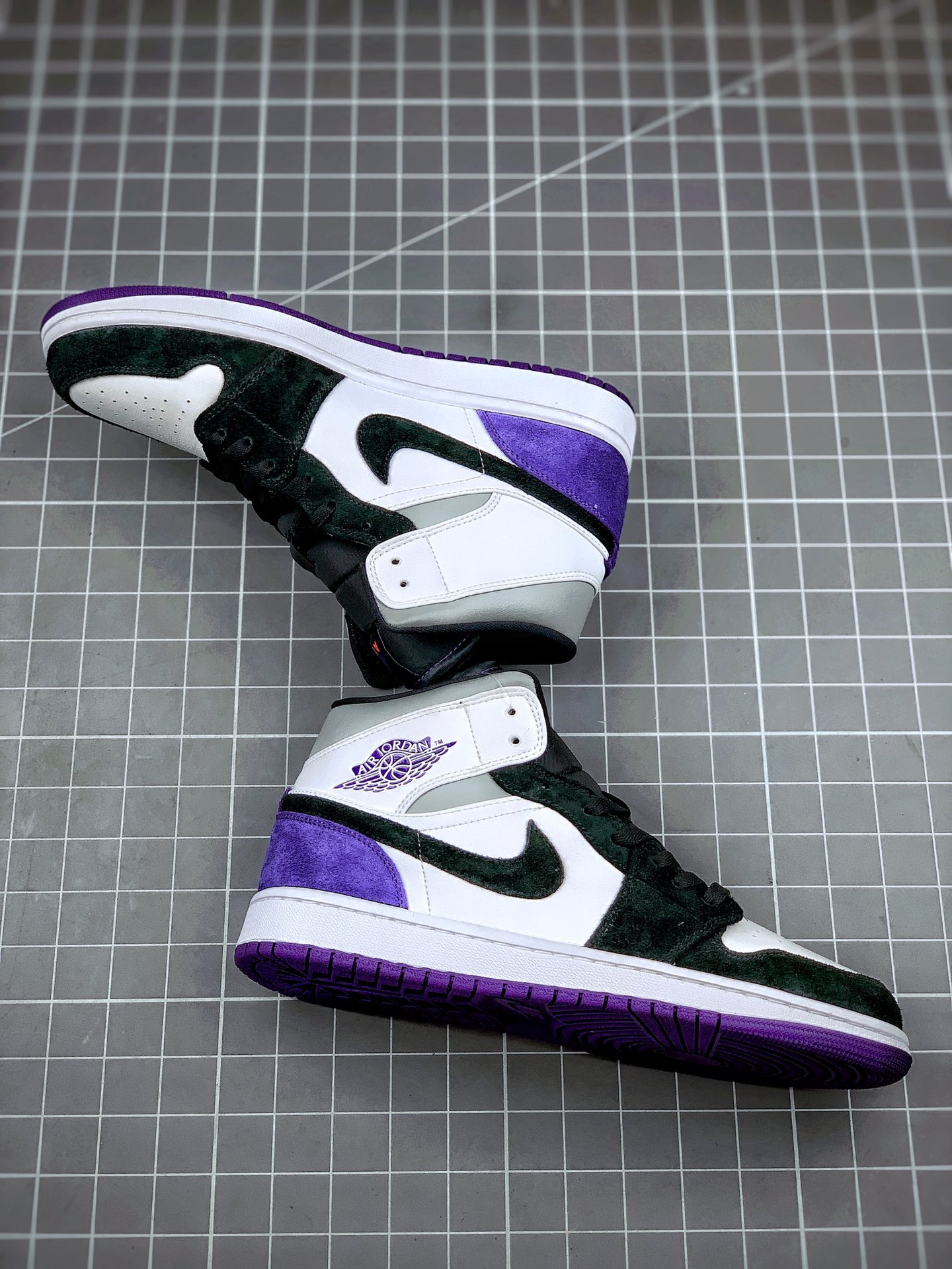 250  Air Jordan 1 Mid 灰熊猫   AJ1乔一中帮休闲板鞋 852542-105