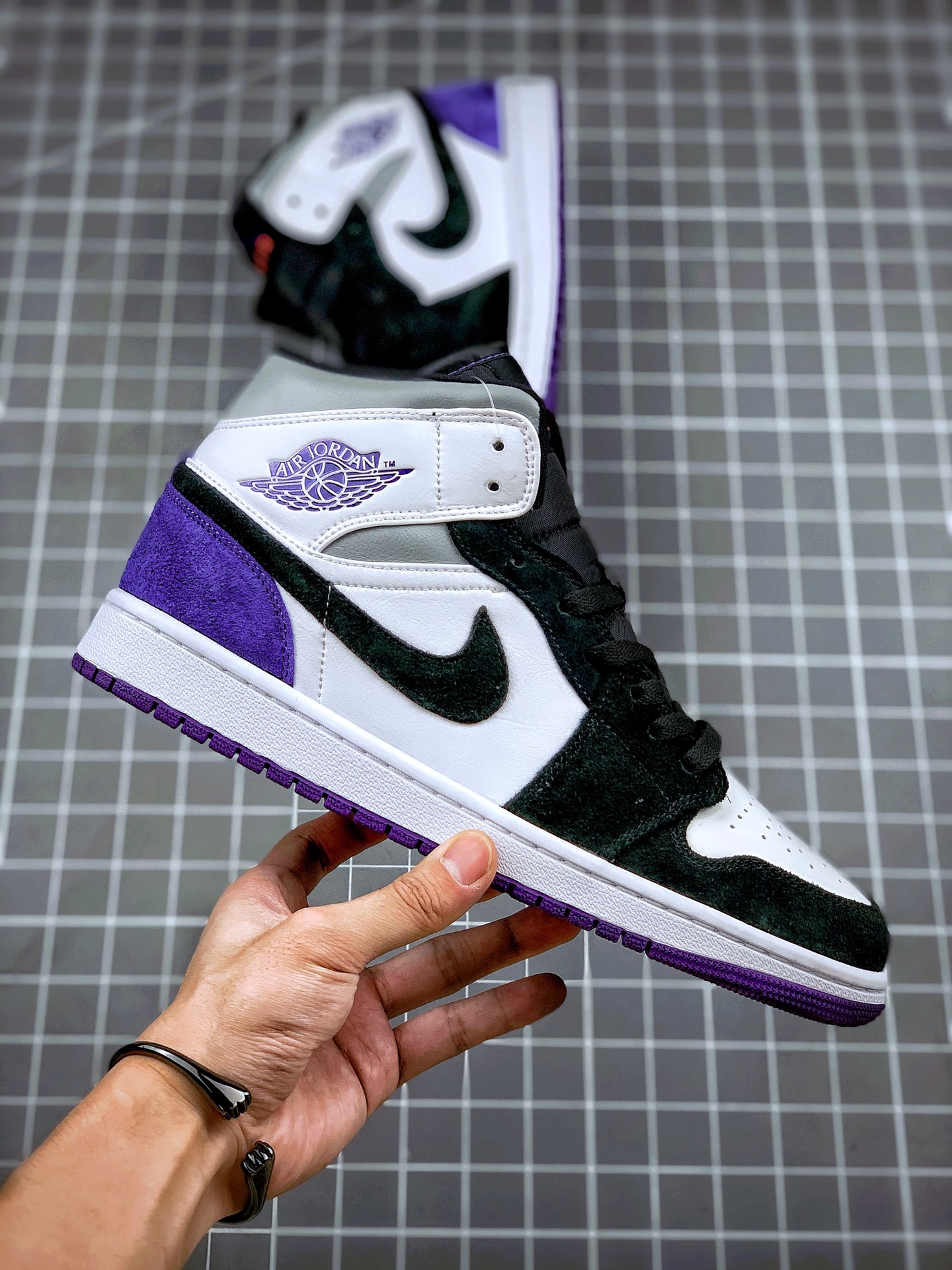 250  Air Jordan 1 Mid 灰熊猫   AJ1乔一中帮休闲板鞋 852542-105