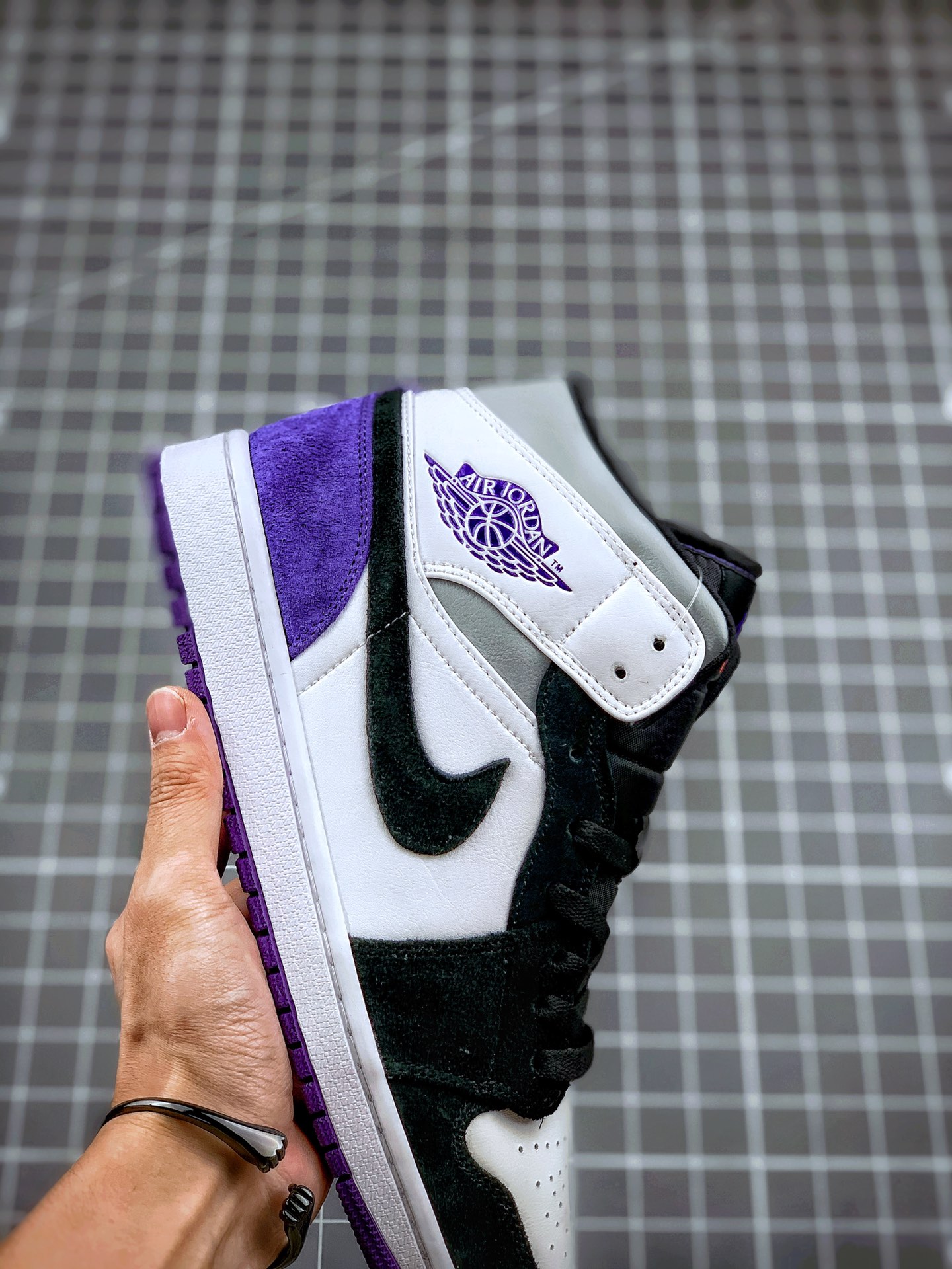 250  Air Jordan 1 Mid 灰熊猫   AJ1乔一中帮休闲板鞋 852542-105