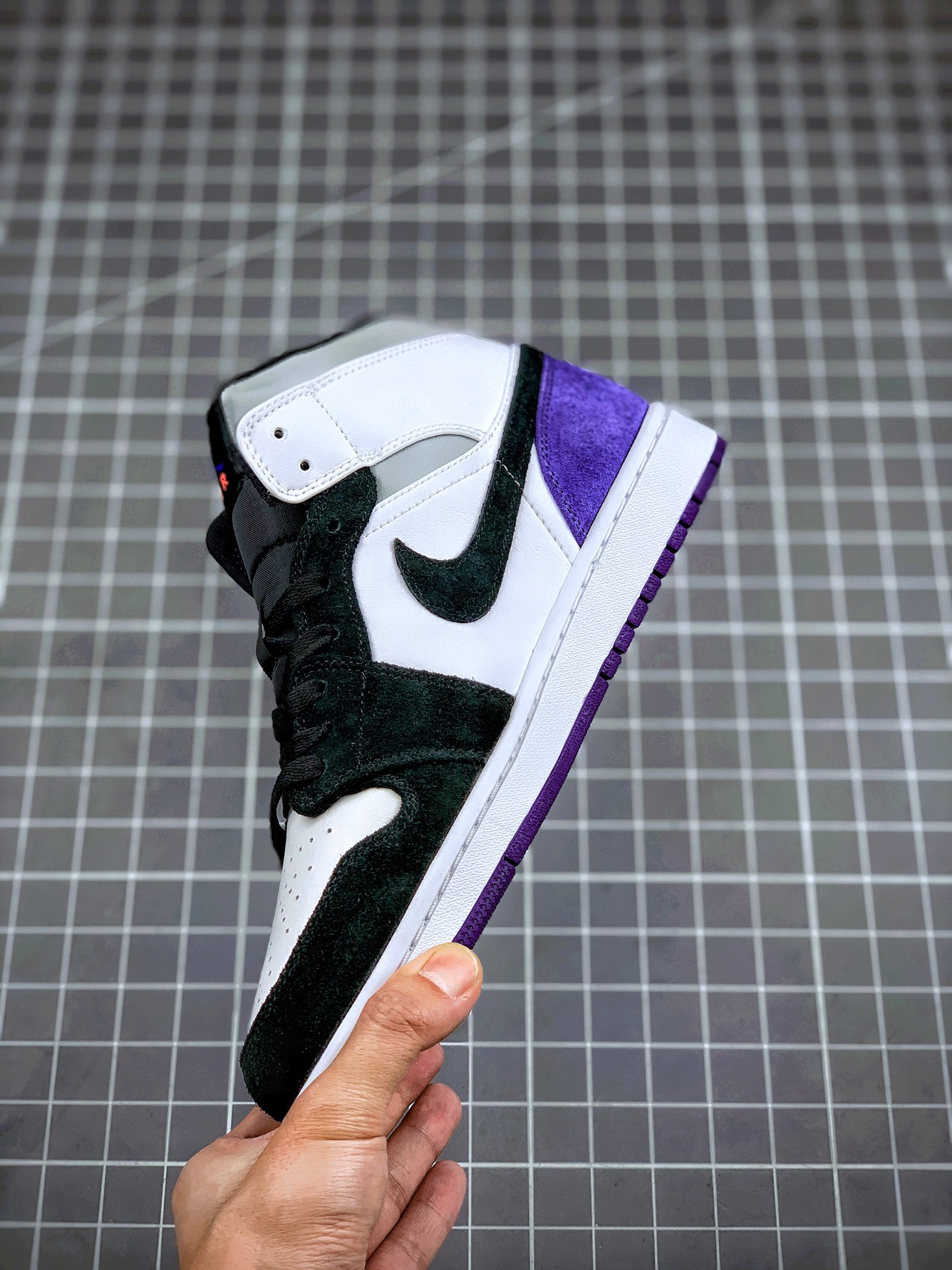 250  Air Jordan 1 Mid 灰熊猫   AJ1乔一中帮休闲板鞋 852542-105
