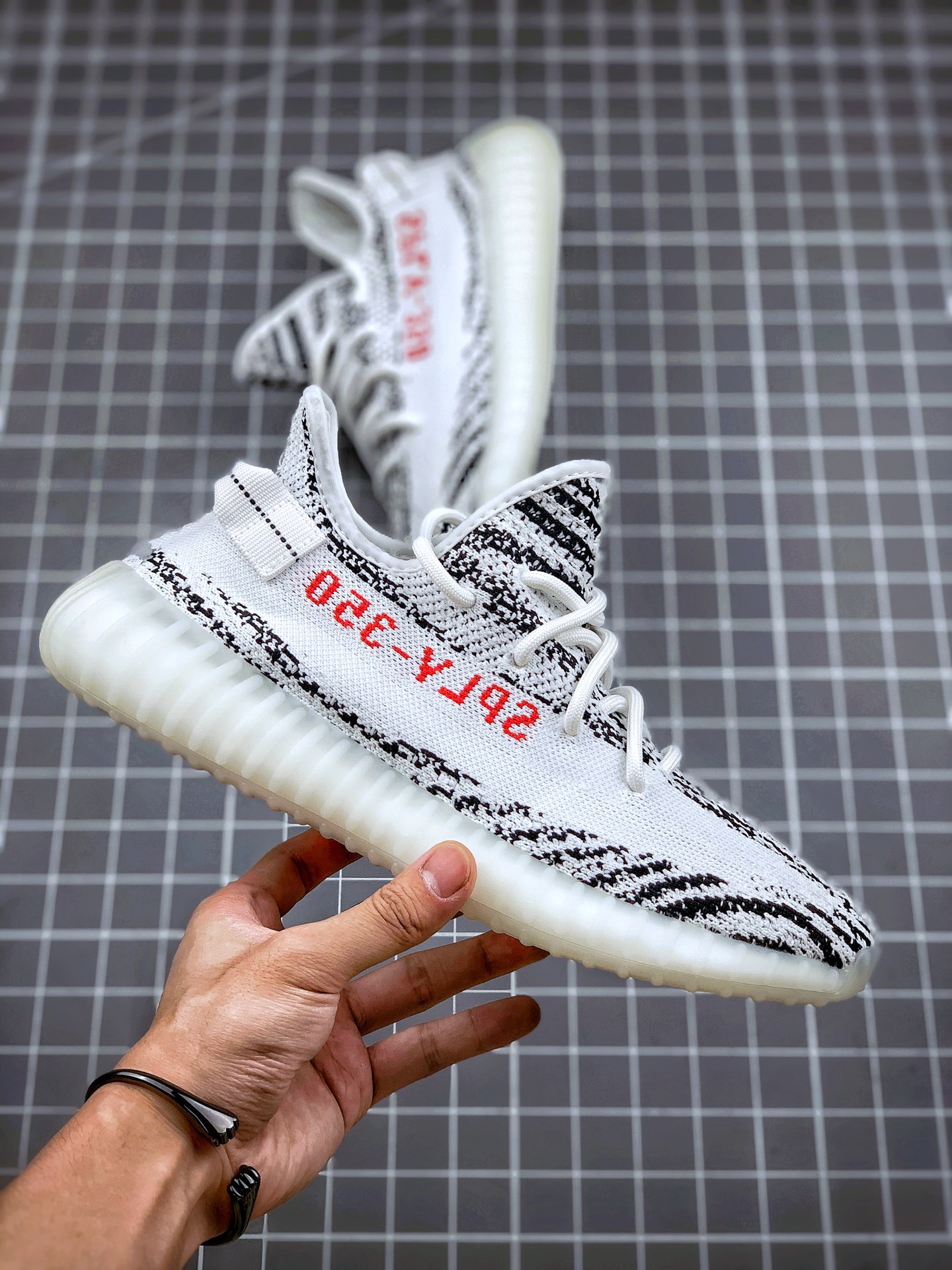 200 Yeezy 350 Boost V2 白斑马