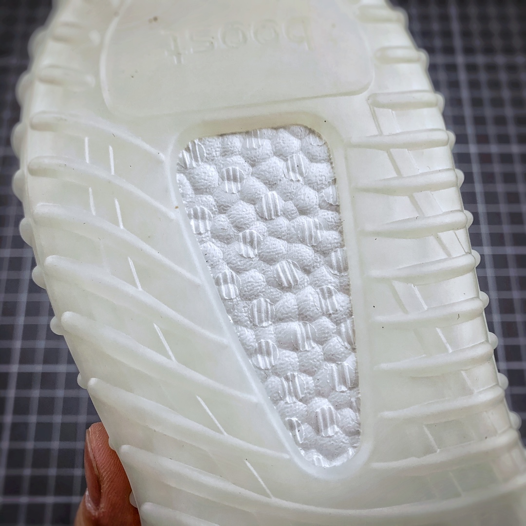200 Yeezy 350 Boost V2 白斑马