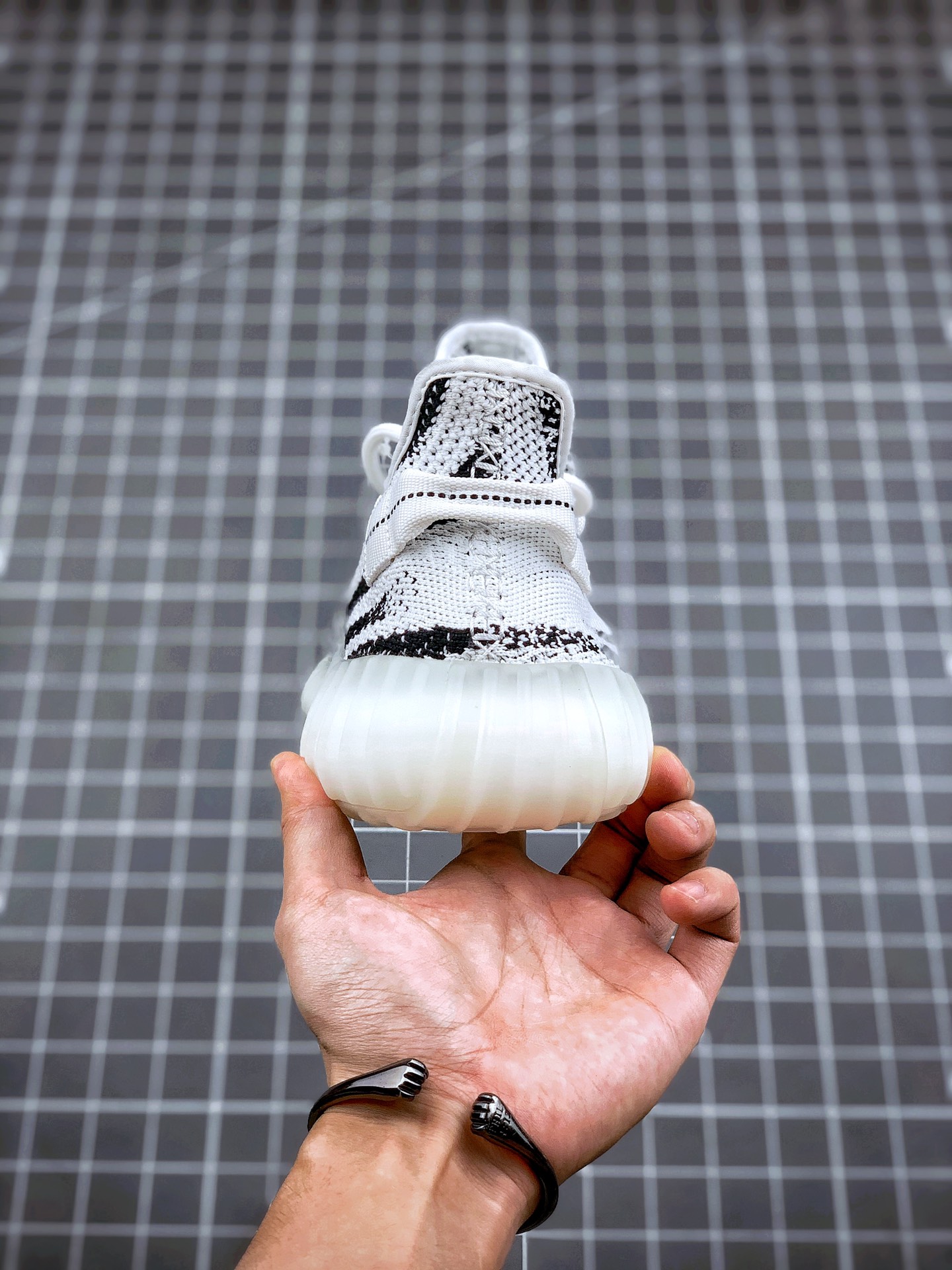 200 Yeezy 350 Boost V2 白斑马
