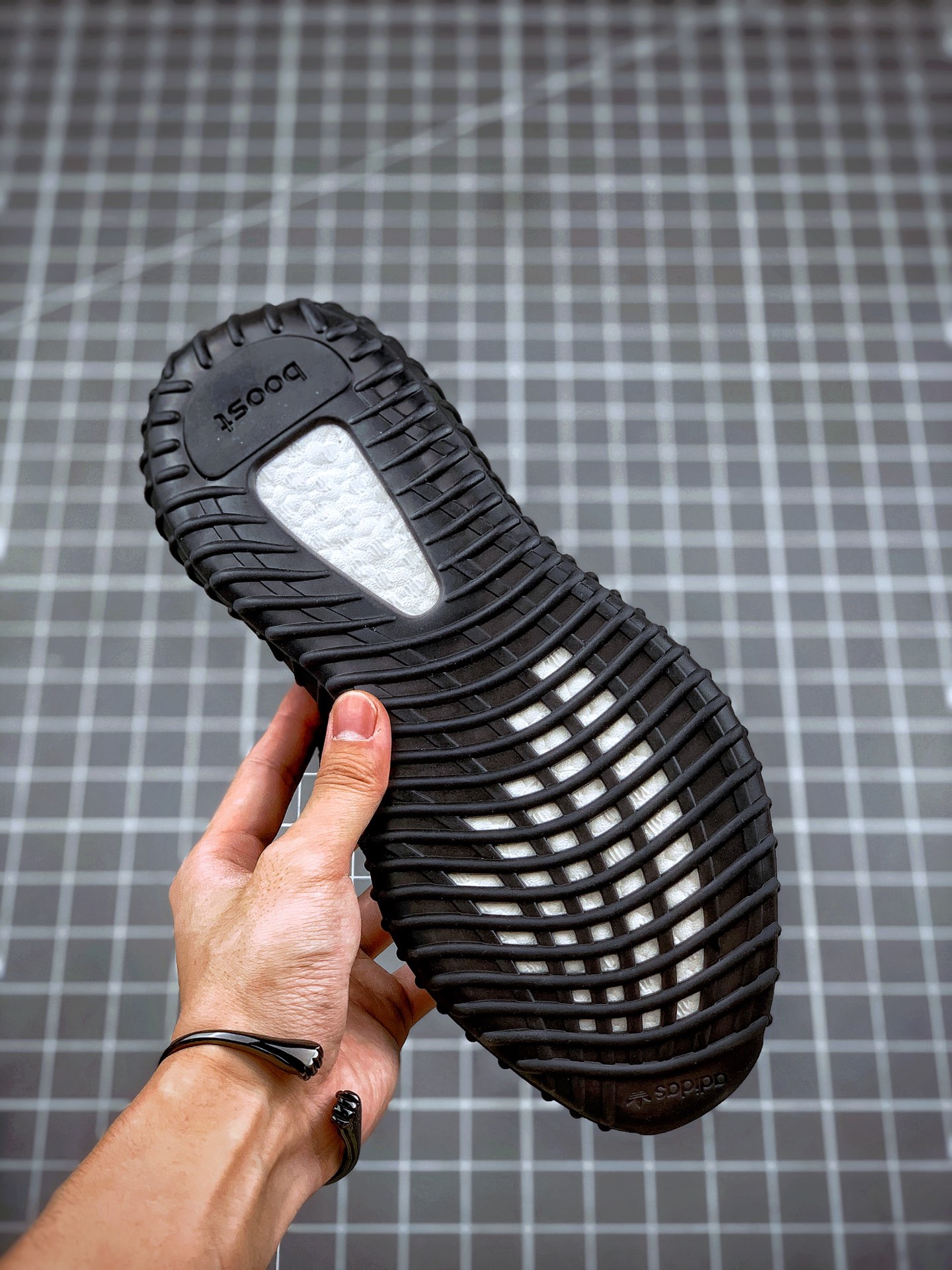 200 Yeezy 350 Boost V2 黑红字 外贸客户指定订单