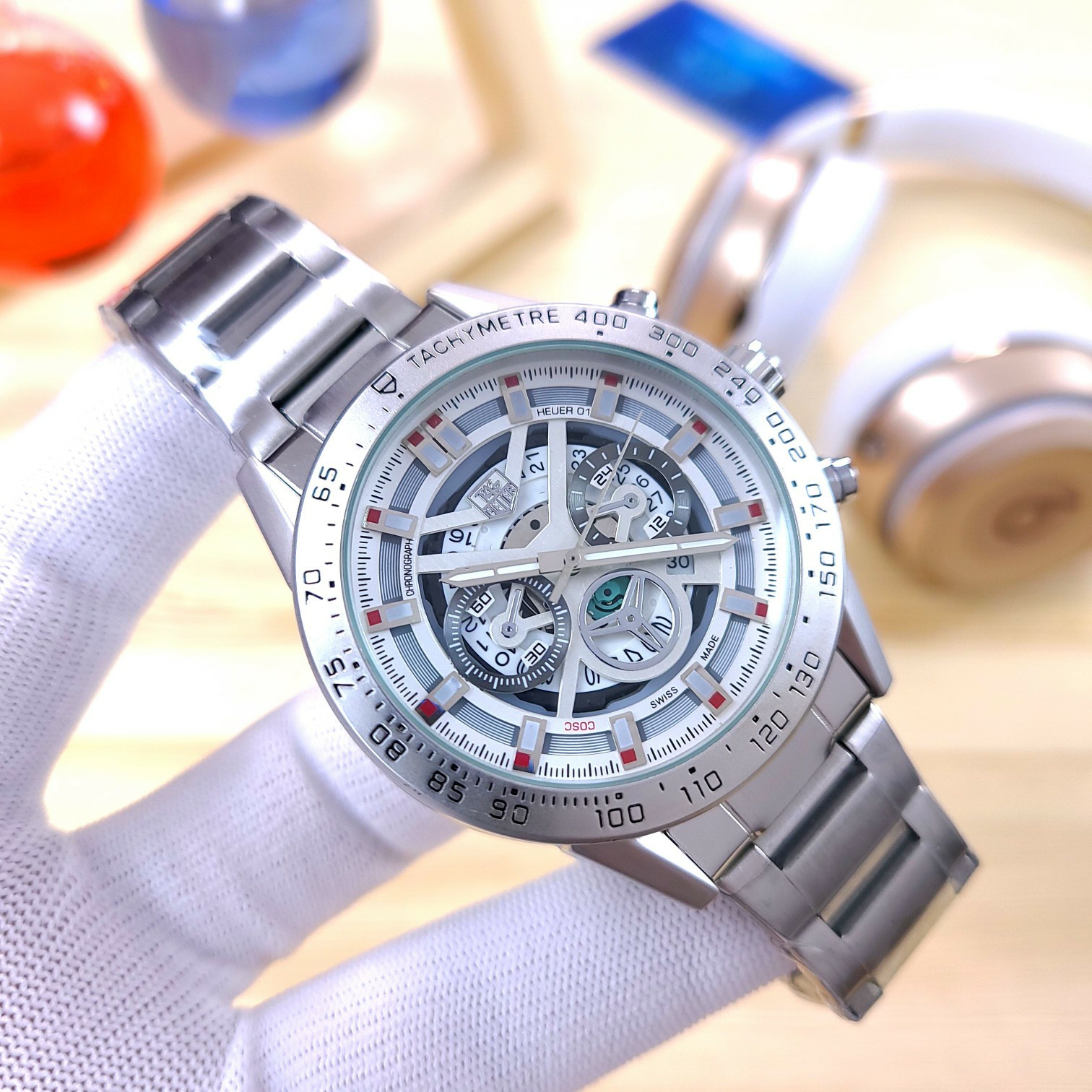 New TAHeuer-Tighua Watch: Luxury Design with Monaco Sports Elements.