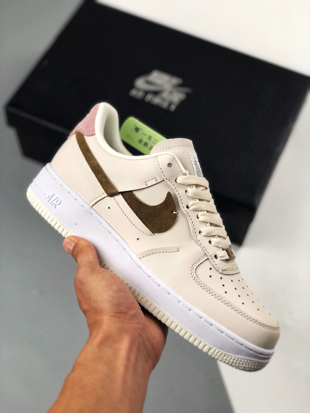 Precio especial de beneficios 💥 ¡Rápido, que se agota! 👏 Air Force 1 Lx crema, rosa y marrón con swoosh roto, versión…