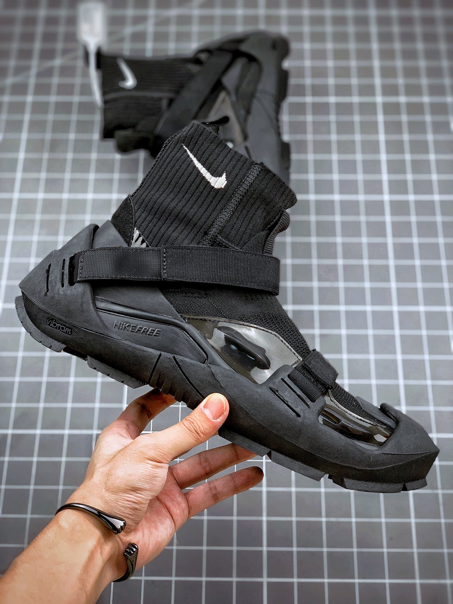 400 MMW x Nike Free TR Flyknit 3 发售货号：AQ9201-001