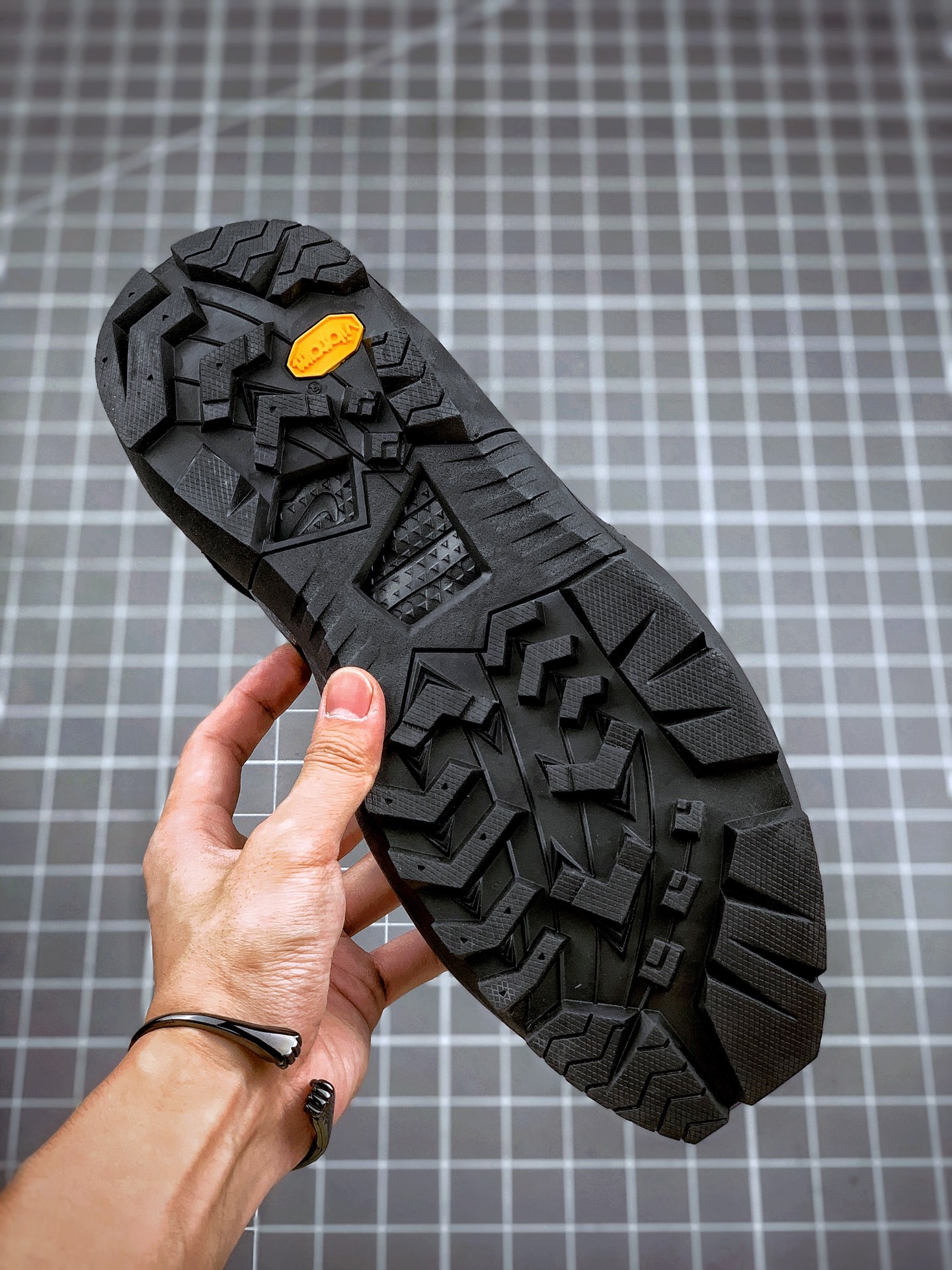 400 MMW x Nike Free TR Flyknit 3 发售货号：AQ9201-001