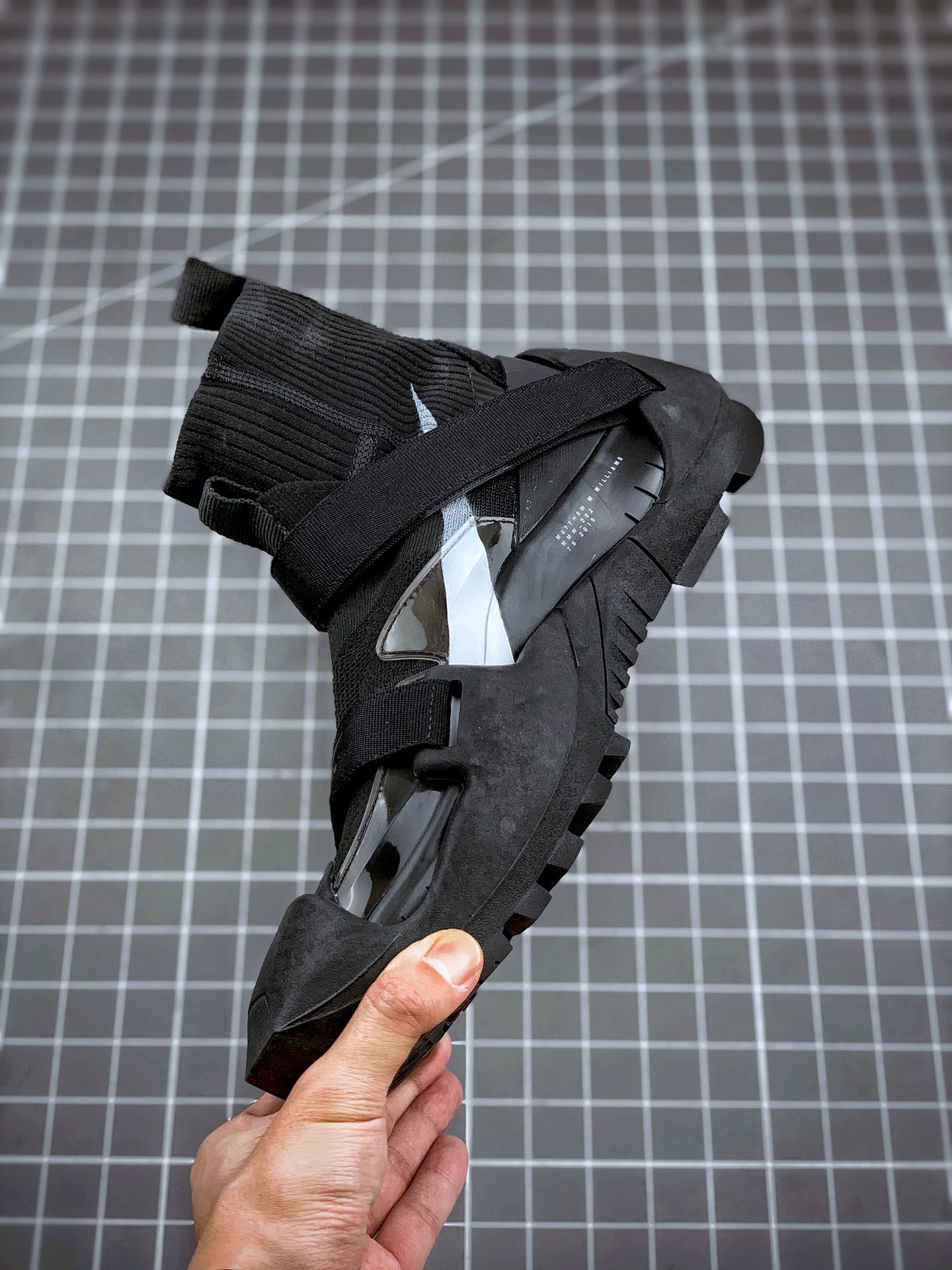 400 MMW x Nike Free TR Flyknit 3 发售货号：AQ9201-001