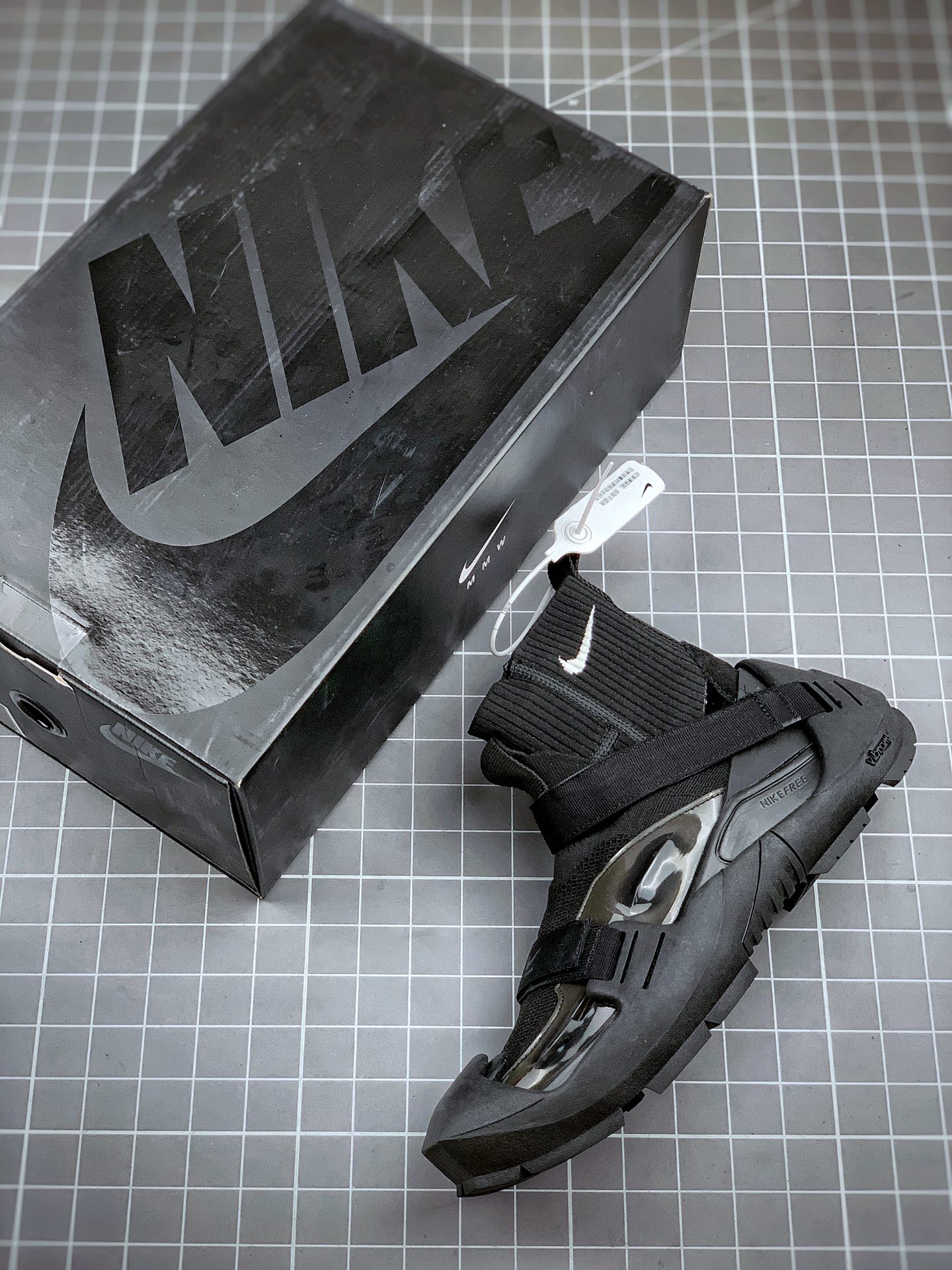 400 MMW x Nike Free TR Flyknit 3 发售货号：AQ9201-001