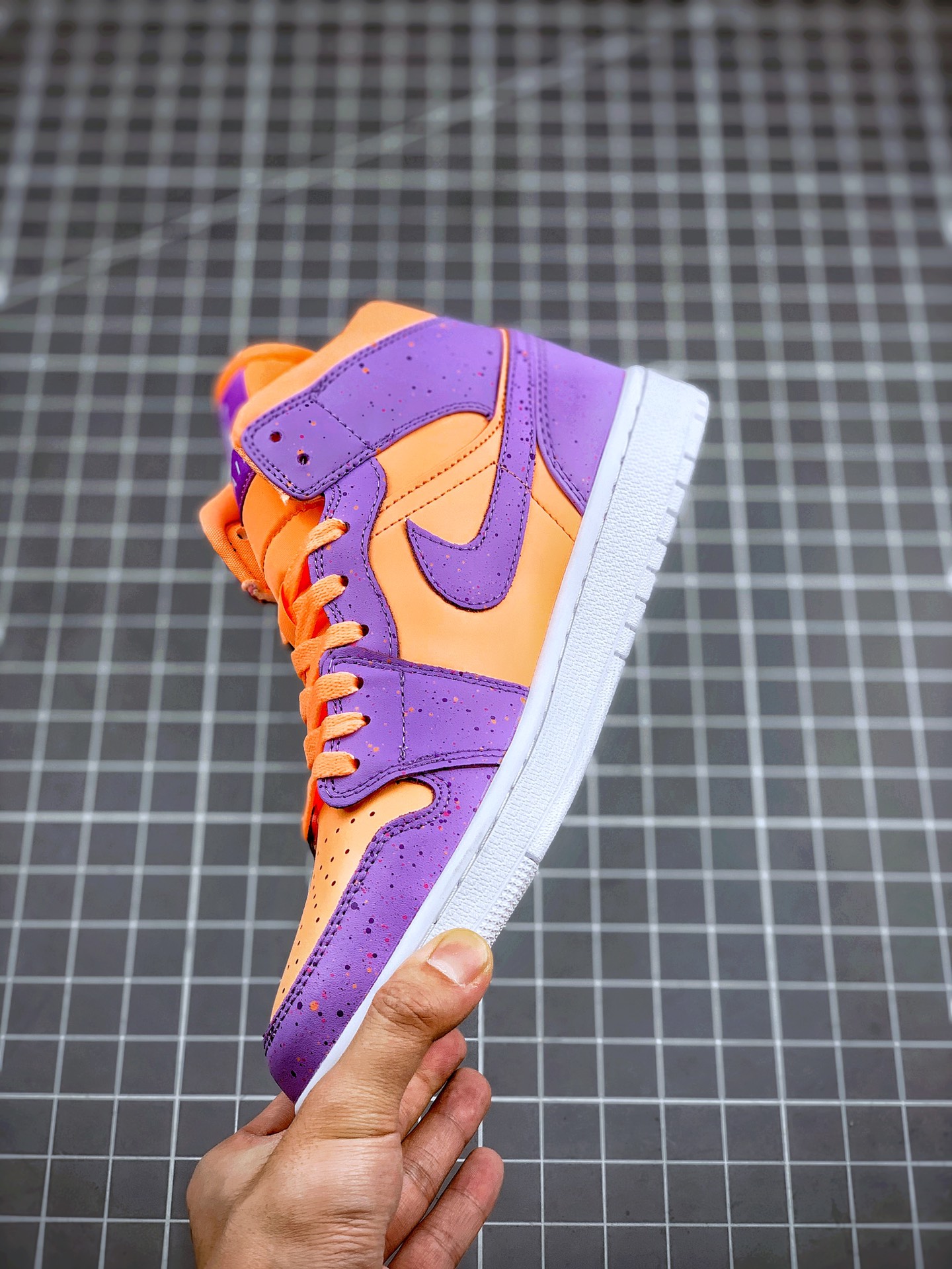 250 Air Jordan 1 Mid 粉紫泼墨 AJ1乔一中帮休闲板鞋货号：AV5174-800
