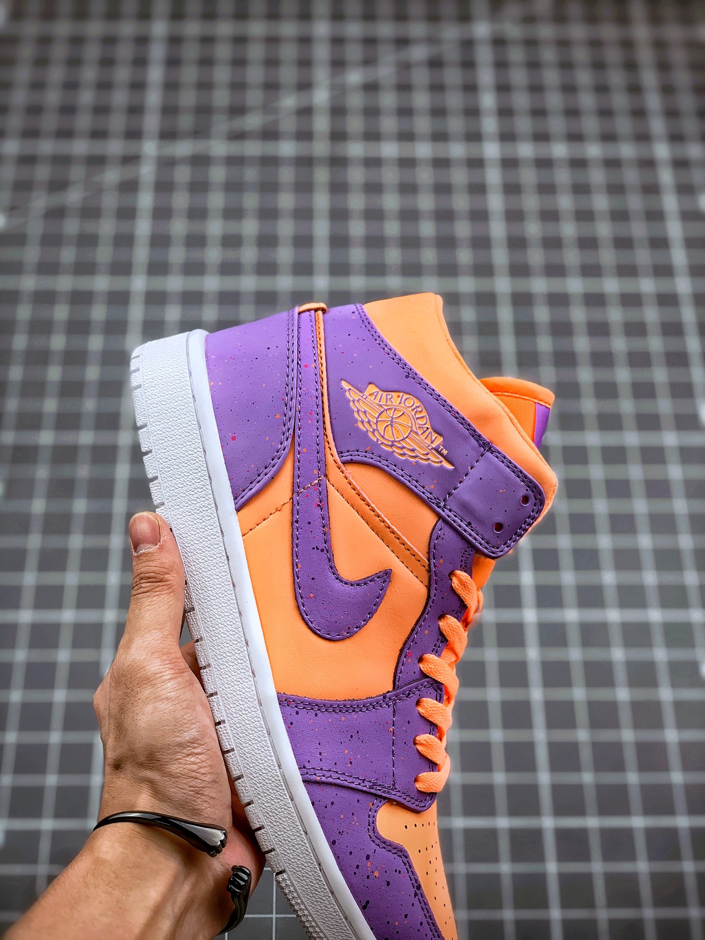 250 Air Jordan 1 Mid 粉紫泼墨 AJ1乔一中帮休闲板鞋货号：AV5174-800