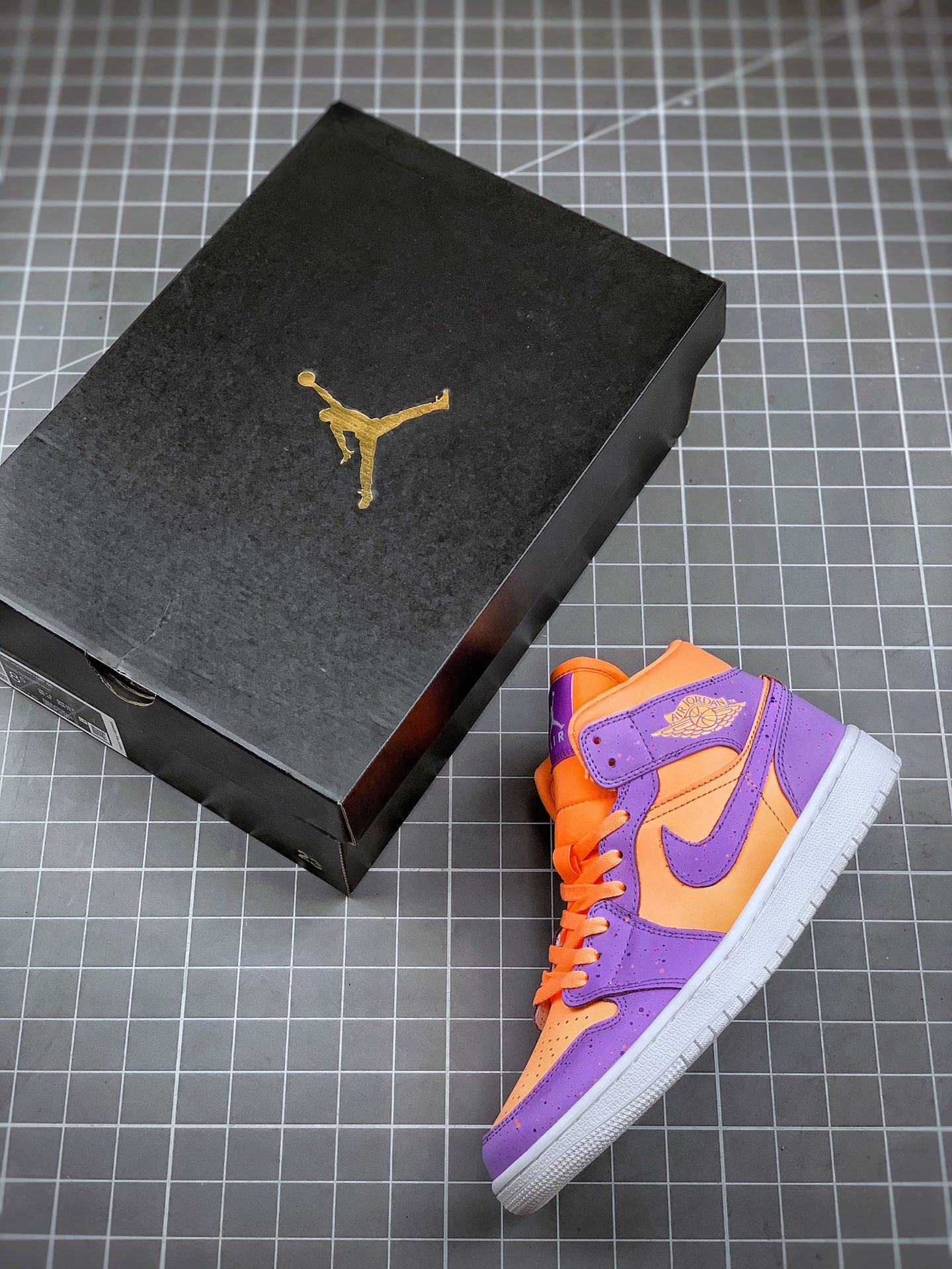 250 Air Jordan 1 Mid 粉紫泼墨 AJ1乔一中帮休闲板鞋货号：AV5174-800
