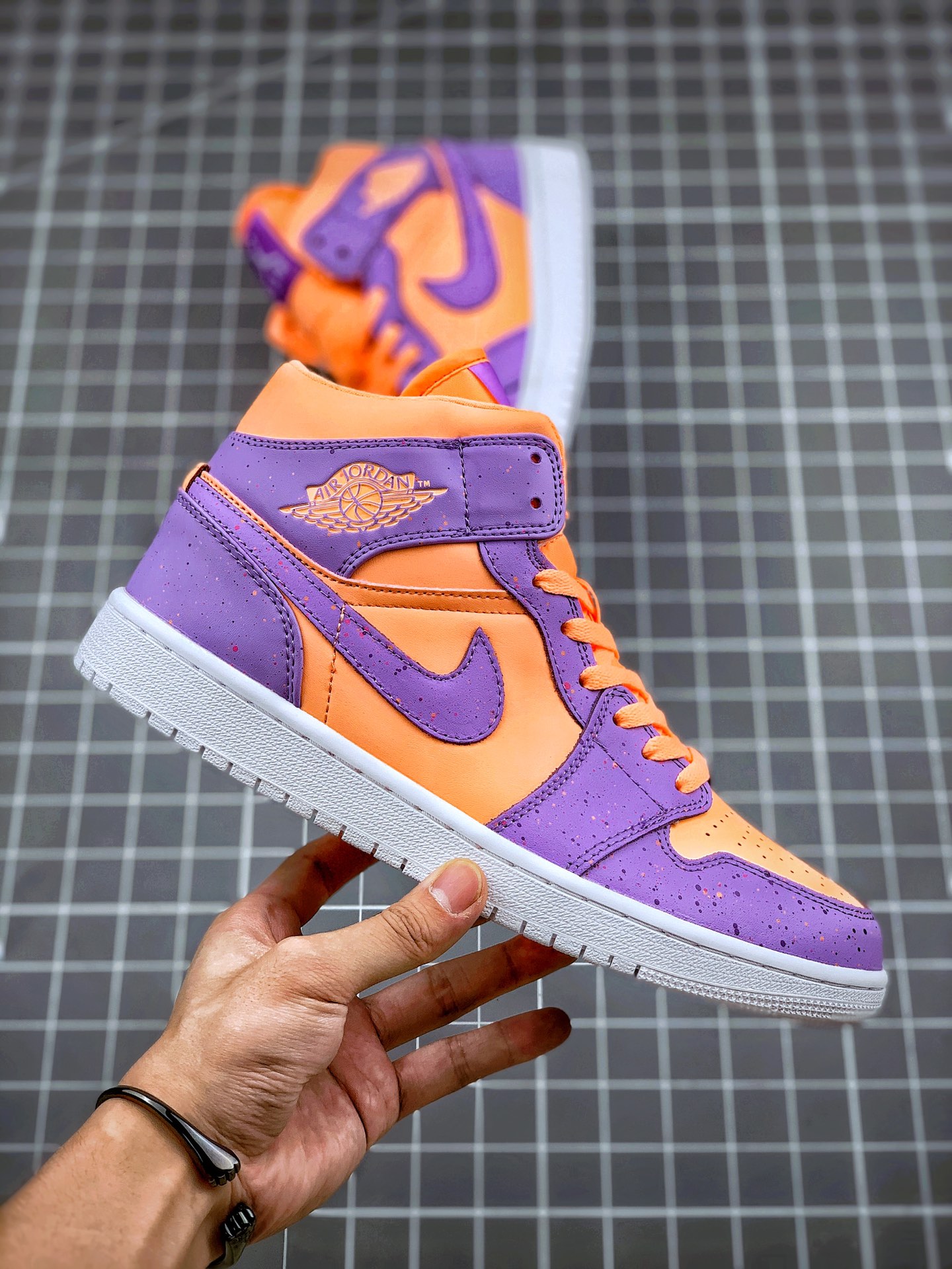 250 Air Jordan 1 Mid 粉紫泼墨 AJ1乔一中帮休闲板鞋货号：AV5174-800