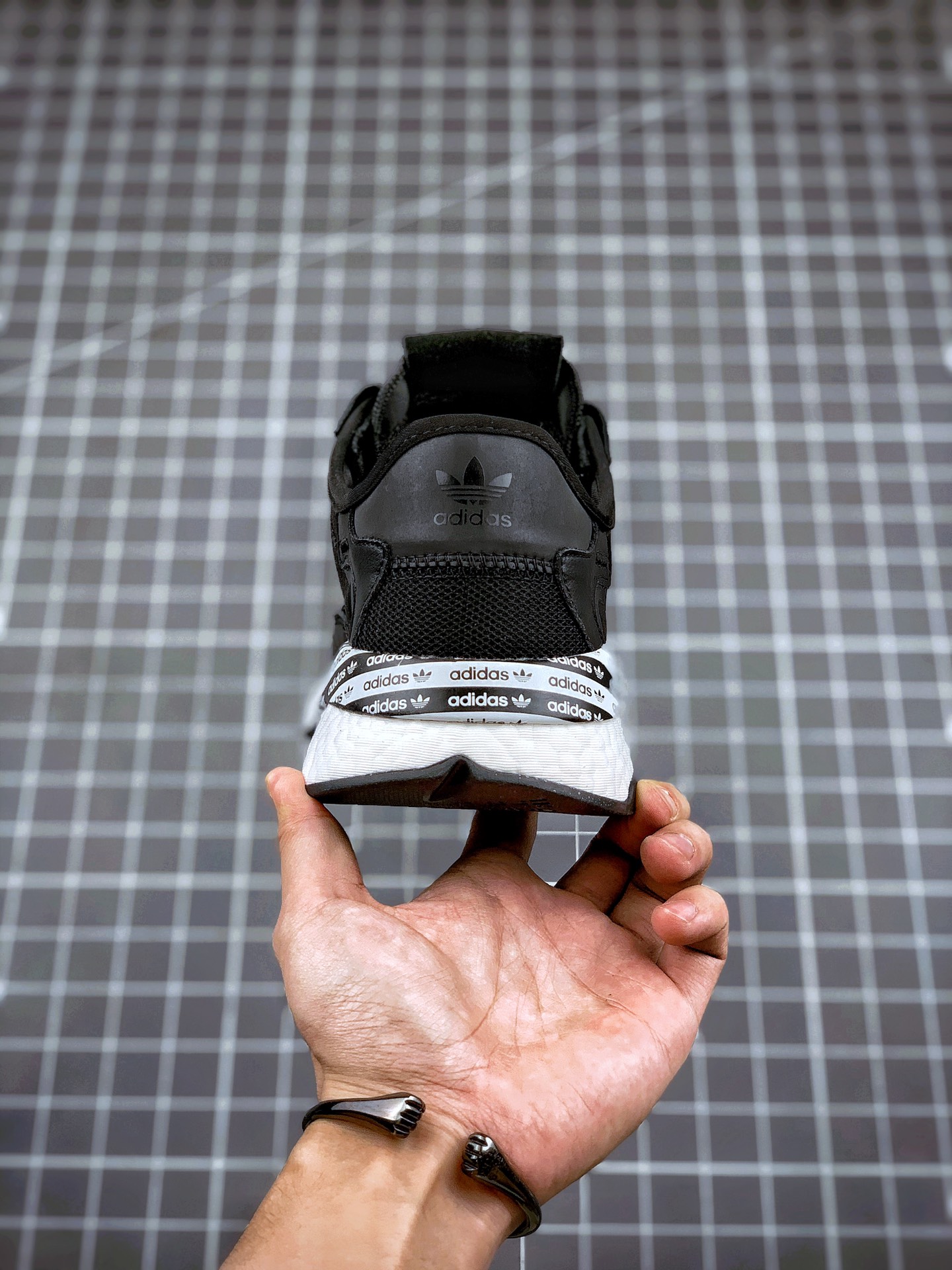 180 Adidas Nite Jogger 2019 Boost 三叶草 联名夜行者 货号：FV4567