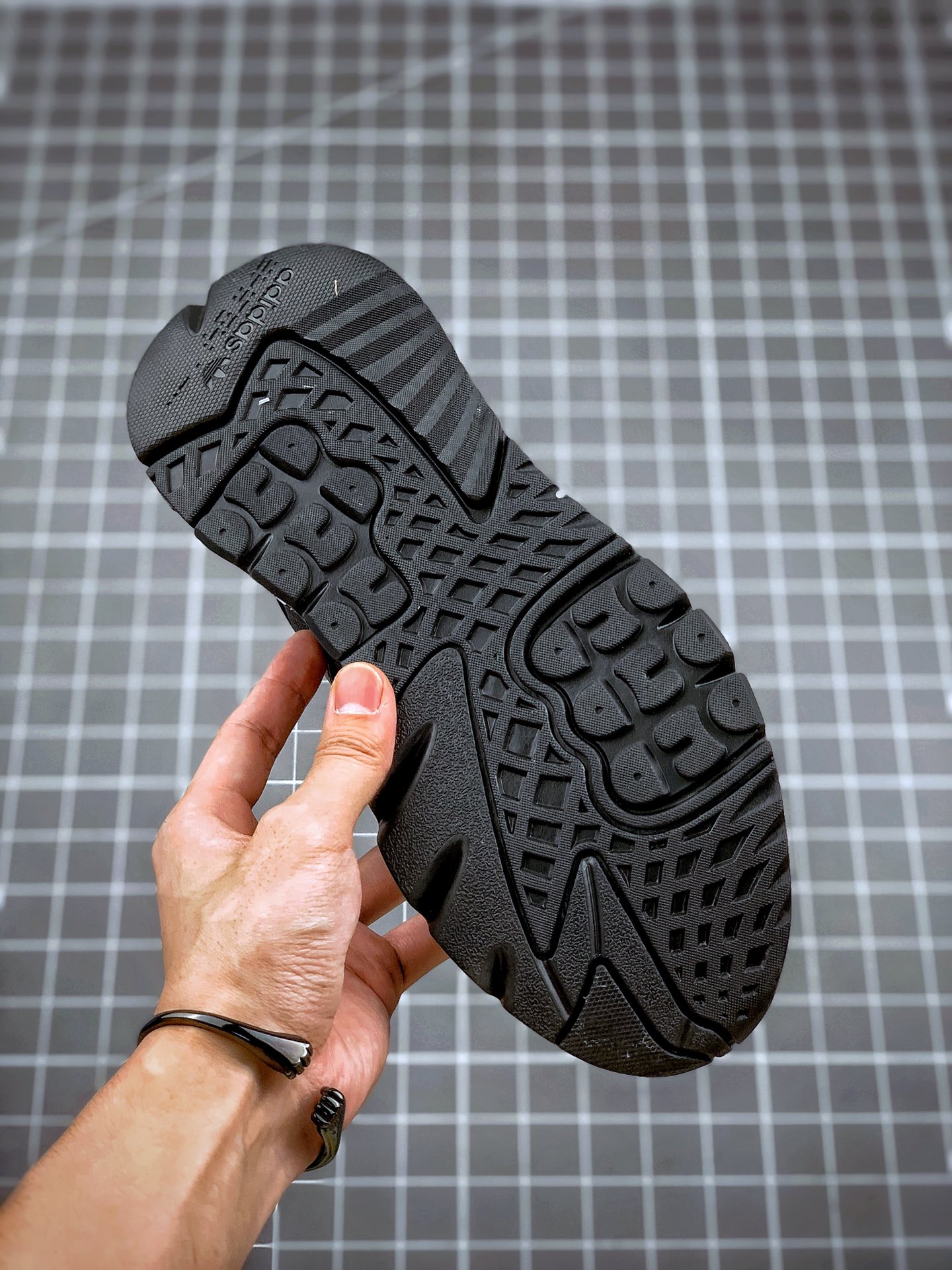 180 Adidas Nite Jogger 2019 Boost 三叶草 联名夜行者 货号：FV4567