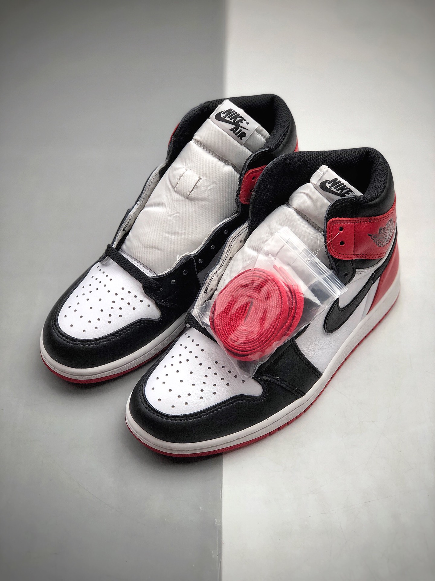270  Jordan 1 Retro High  高帮 黑脚趾 AJ1 乔丹1代 aj1 乔1 高邦 黑脚趾 555088-125