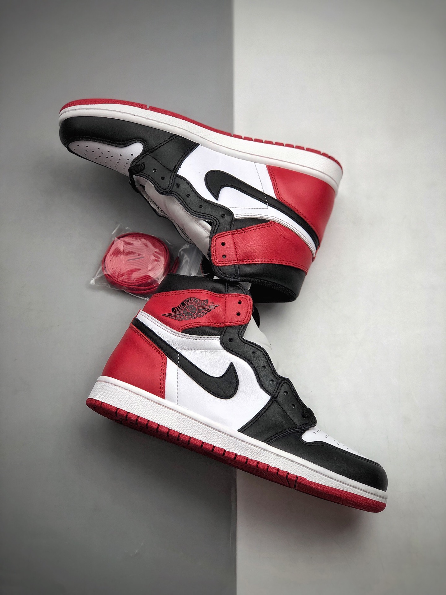 270  Jordan 1 Retro High  高帮 黑脚趾 AJ1 乔丹1代 aj1 乔1 高邦 黑脚趾 555088-125