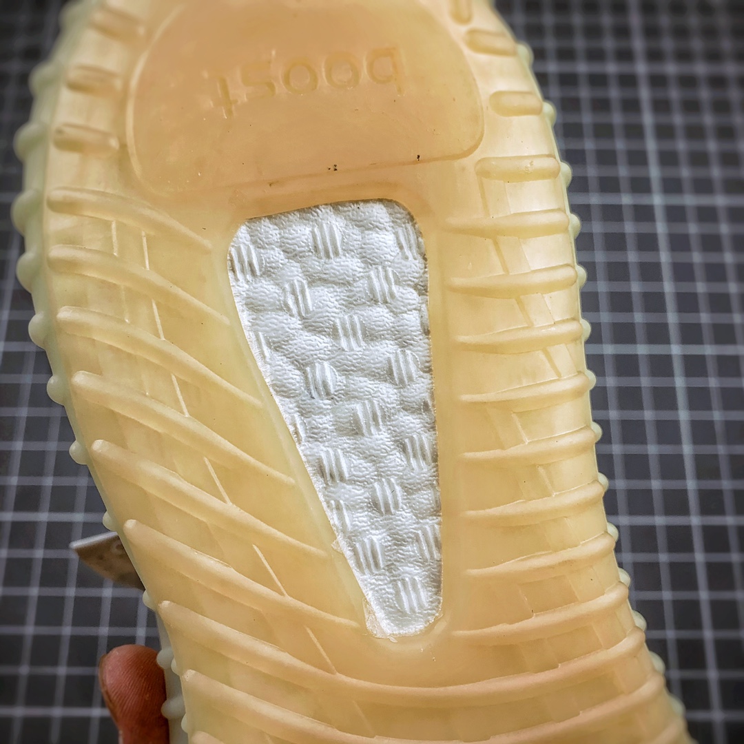 200 YEEZY 350V2 芝麻满天星 美洲限定2.0