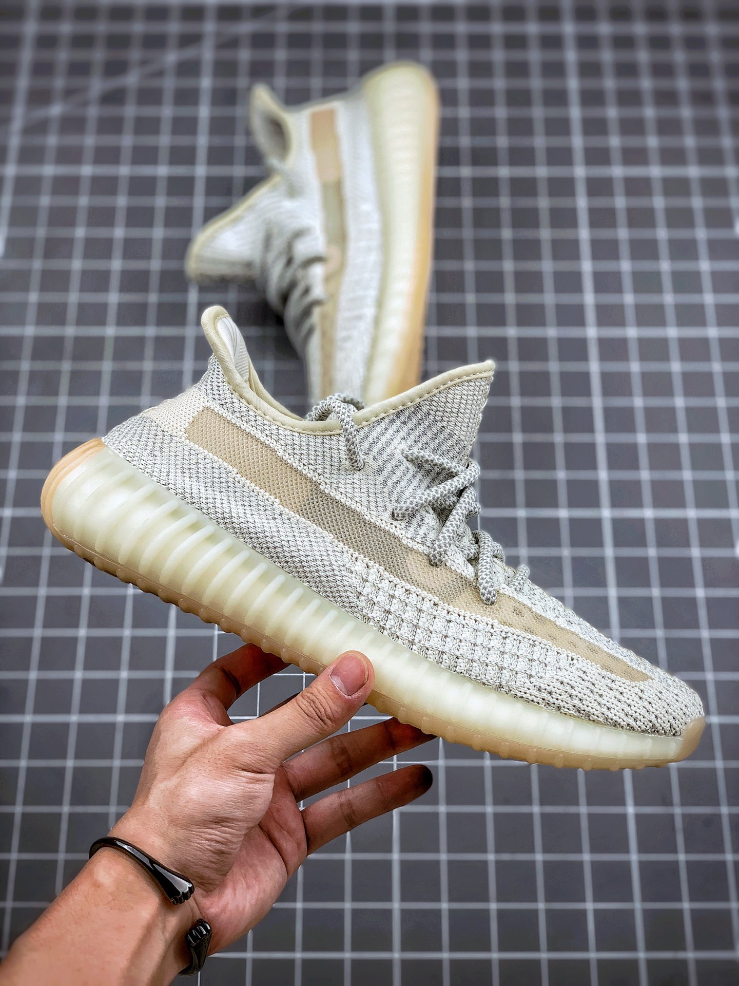 200 YEEZY 350V2 芝麻满天星 美洲限定2.0