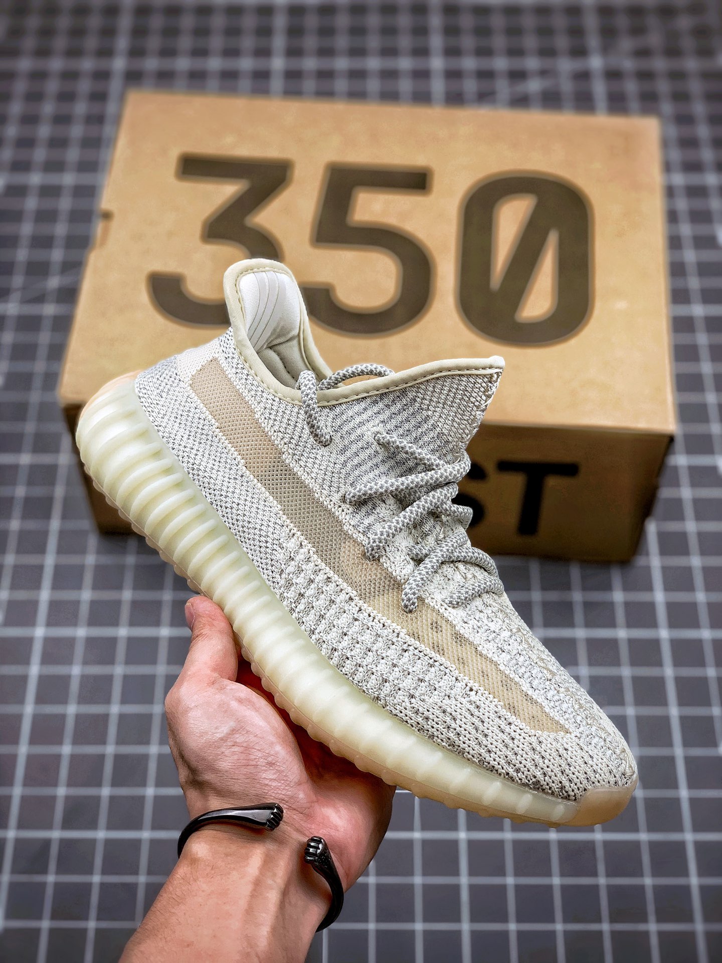 200 YEEZY 350V2 芝麻满天星 美洲限定2.0