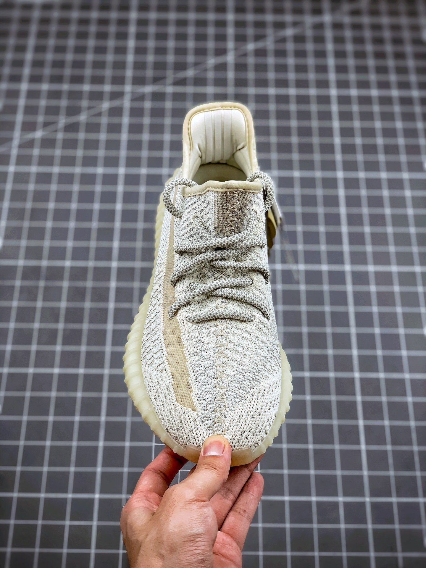 200 YEEZY 350V2 芝麻满天星 美洲限定2.0