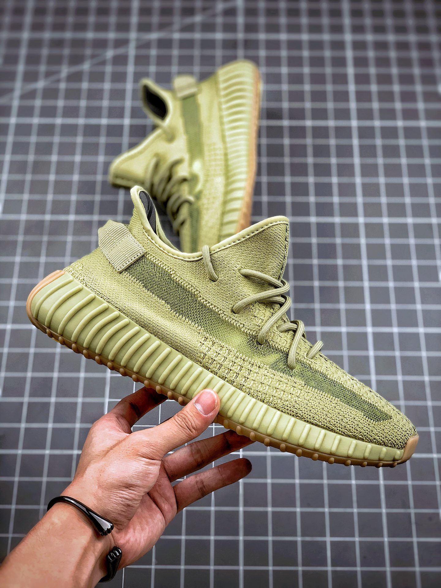200 Yeezy 350 Boost V2 ”Sulfur” 抹茶