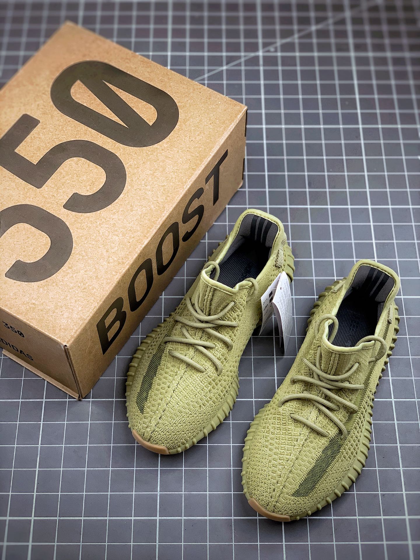 200 Yeezy 350 Boost V2 ”Sulfur” 抹茶